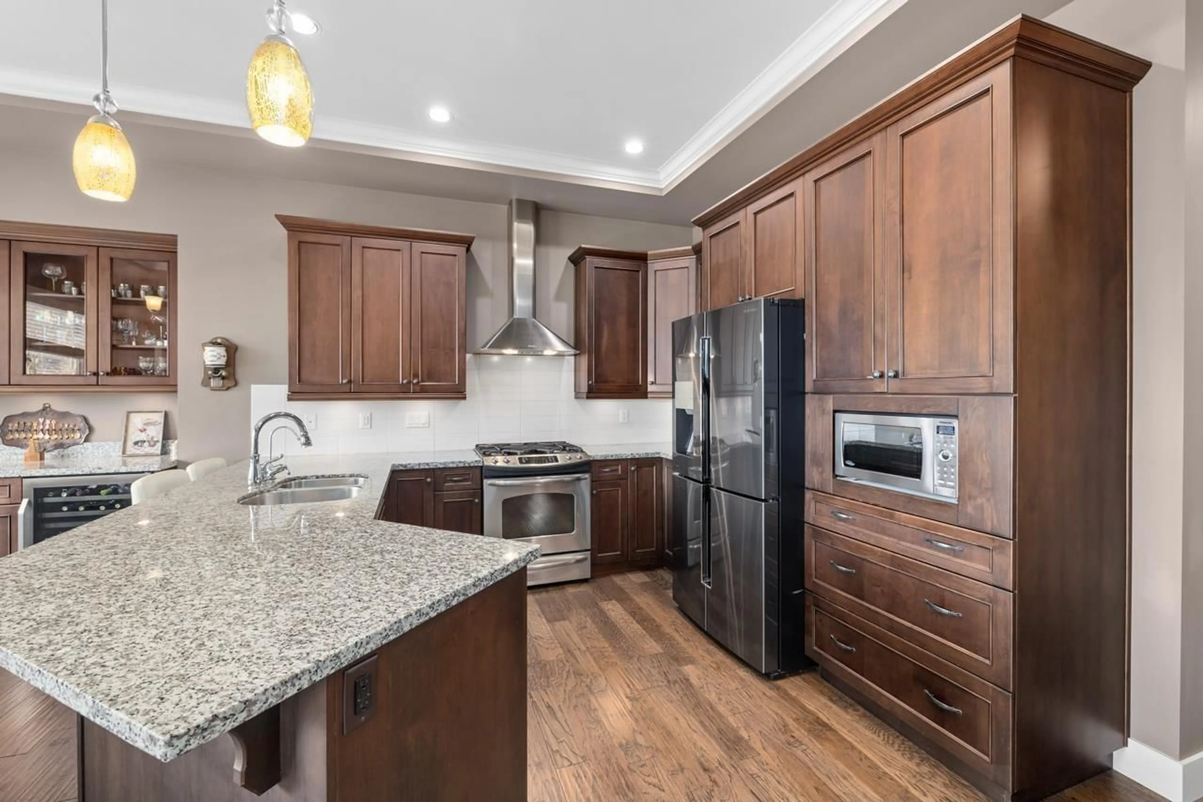 Open concept kitchen, unknown for 21083 78B, Langley British Columbia V2Y0H4