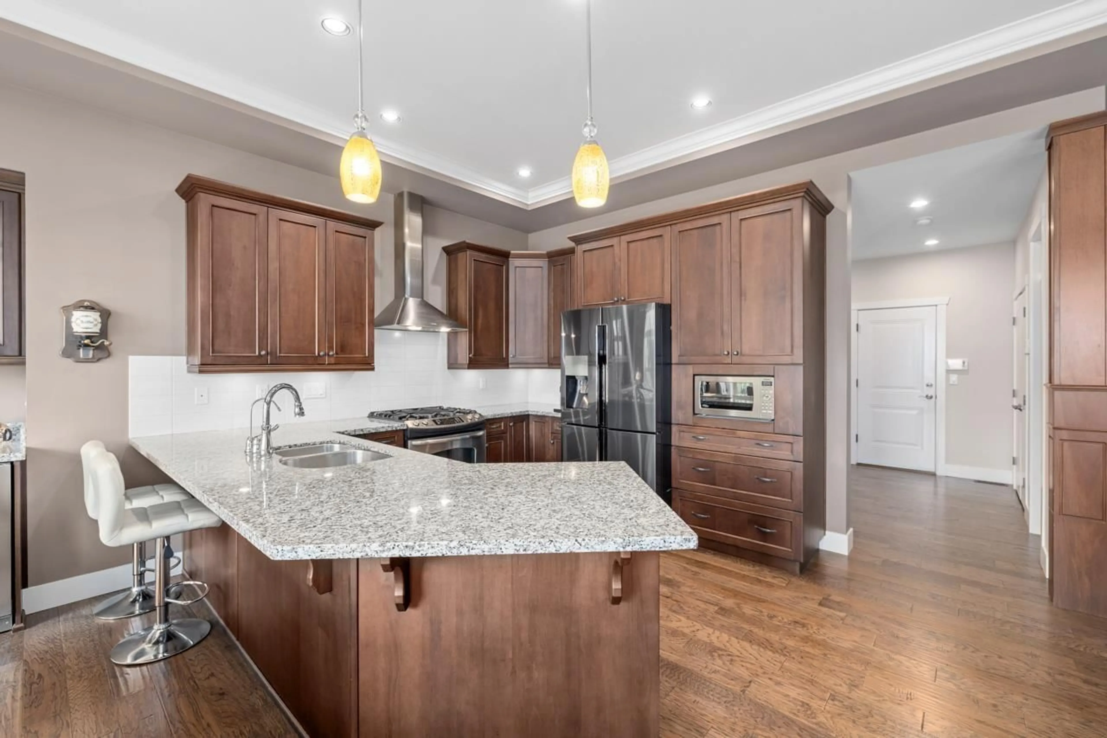 Open concept kitchen, unknown for 21083 78B, Langley British Columbia V2Y0H4