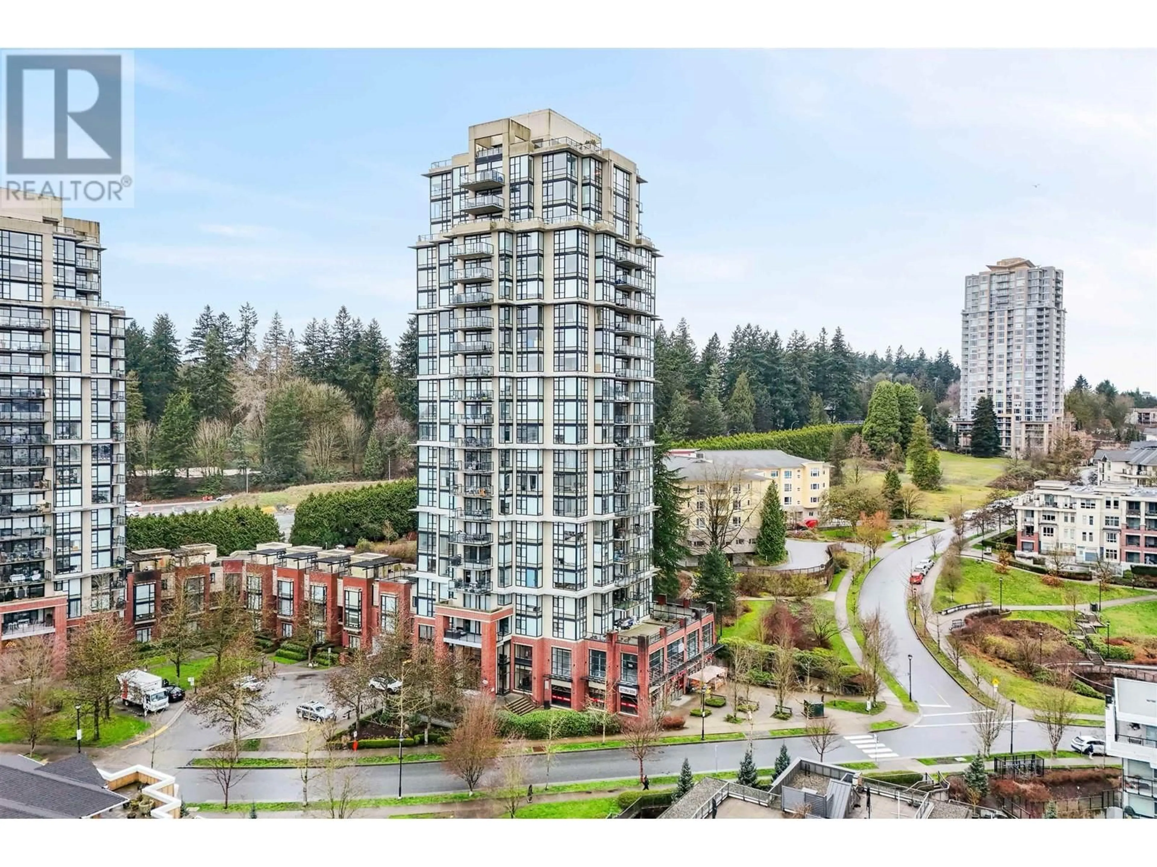 A pic from outside/outdoor area/front of a property/back of a property/a pic from drone, unknown for 1102 - 15 ROYAL AVENUE, New Westminster British Columbia V3L0A9