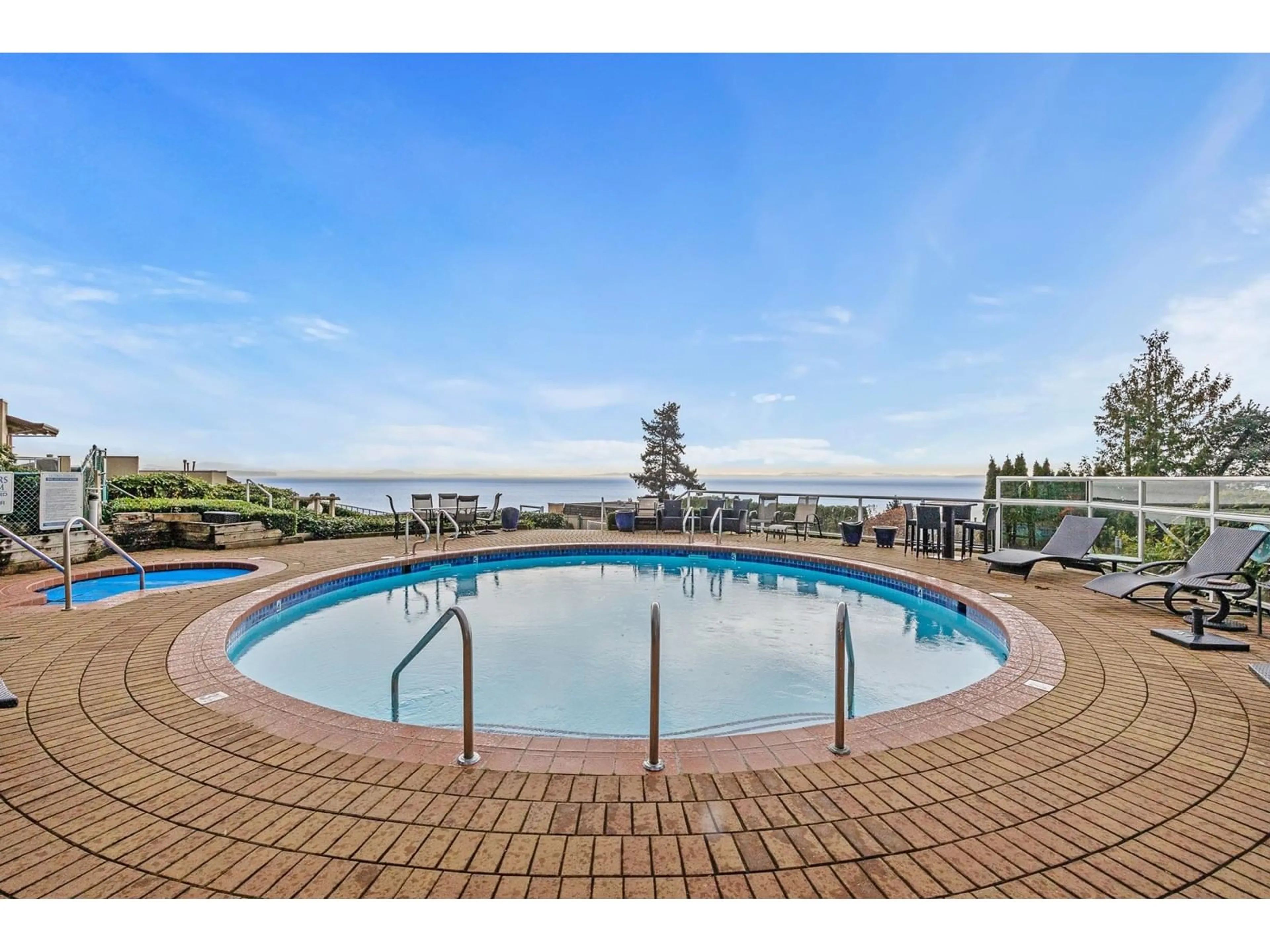 Pool for 102 - 15025 VICTORIA, White Rock British Columbia V4B1G2