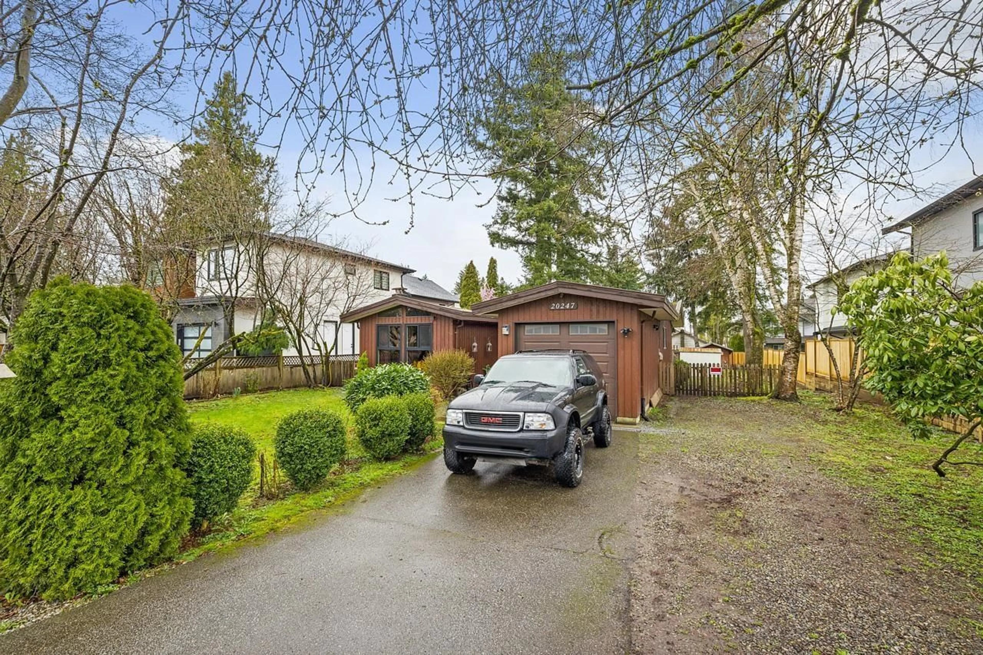 A pic from outside/outdoor area/front of a property/back of a property/a pic from drone, street for 20247 98, Langley British Columbia V1M3E4