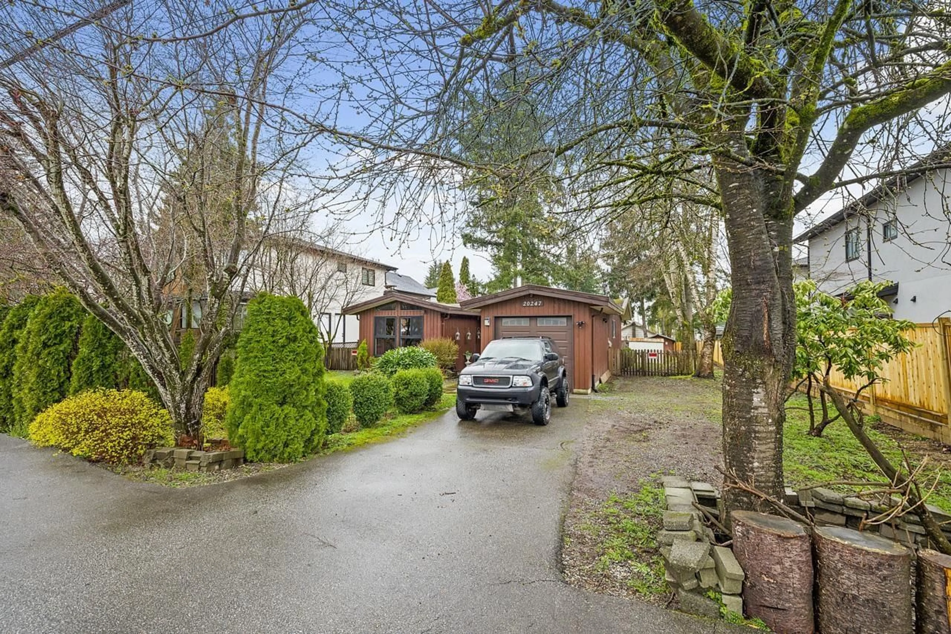 A pic from outside/outdoor area/front of a property/back of a property/a pic from drone, street for 20247 98, Langley British Columbia V1M3E4