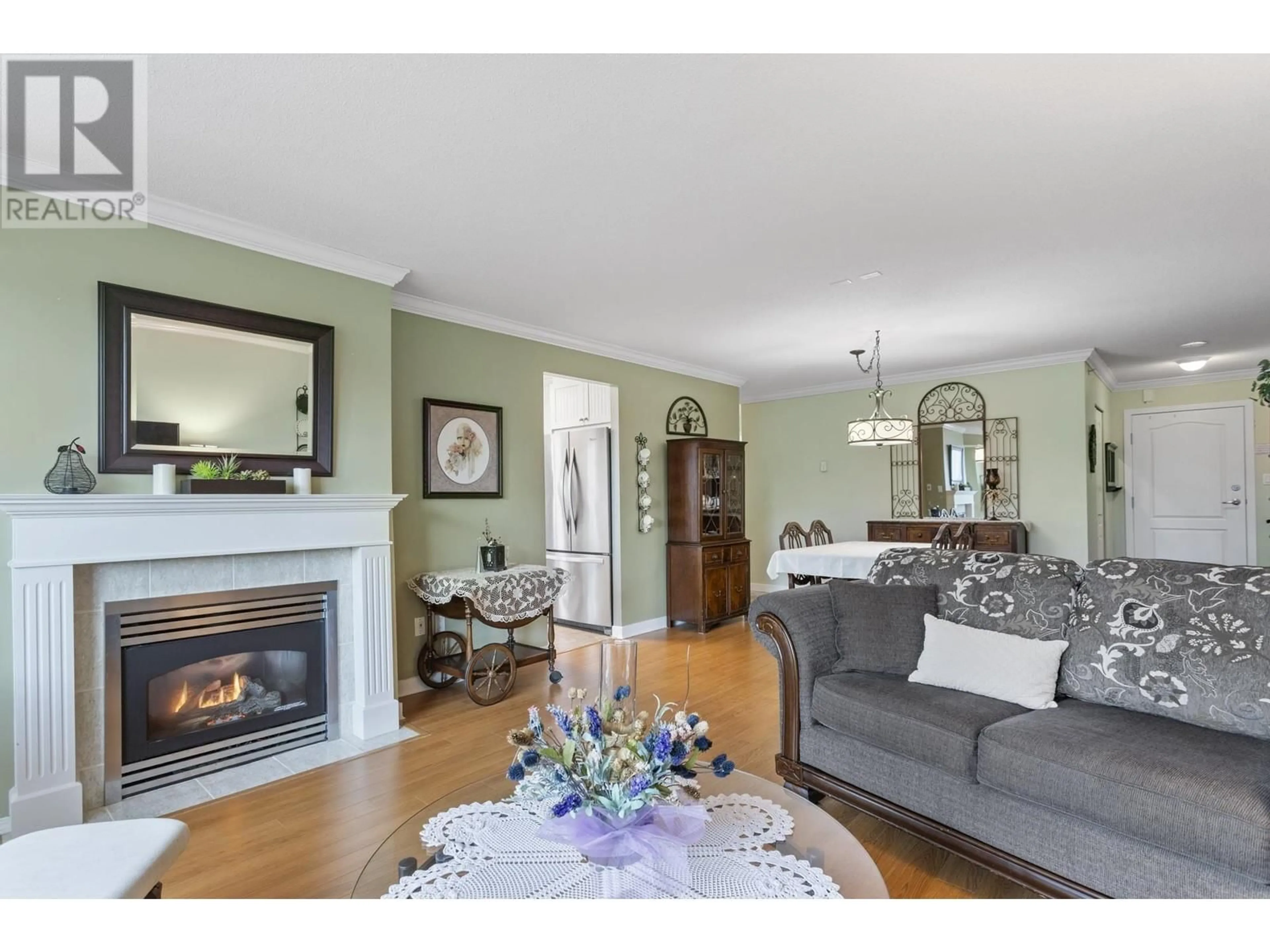 Living room with furniture, wood/laminate floor for 407 - 12148 224 STREET, Maple Ridge British Columbia V2X3N8