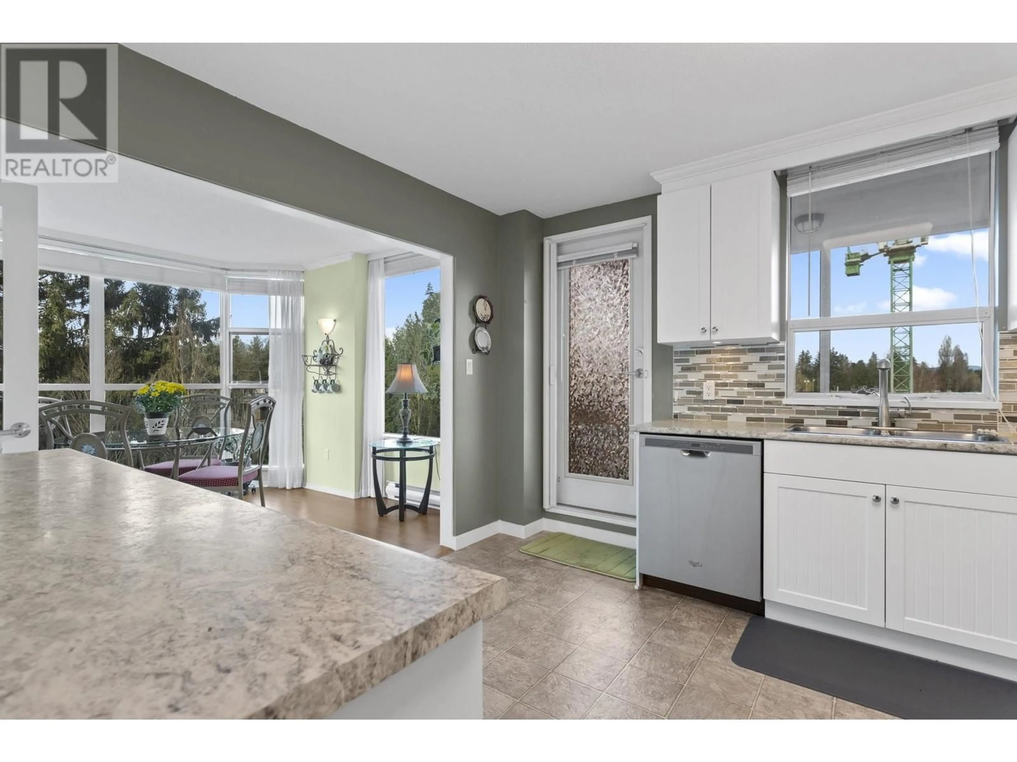 Open concept kitchen, ceramic/tile floor for 407 - 12148 224 STREET, Maple Ridge British Columbia V2X3N8