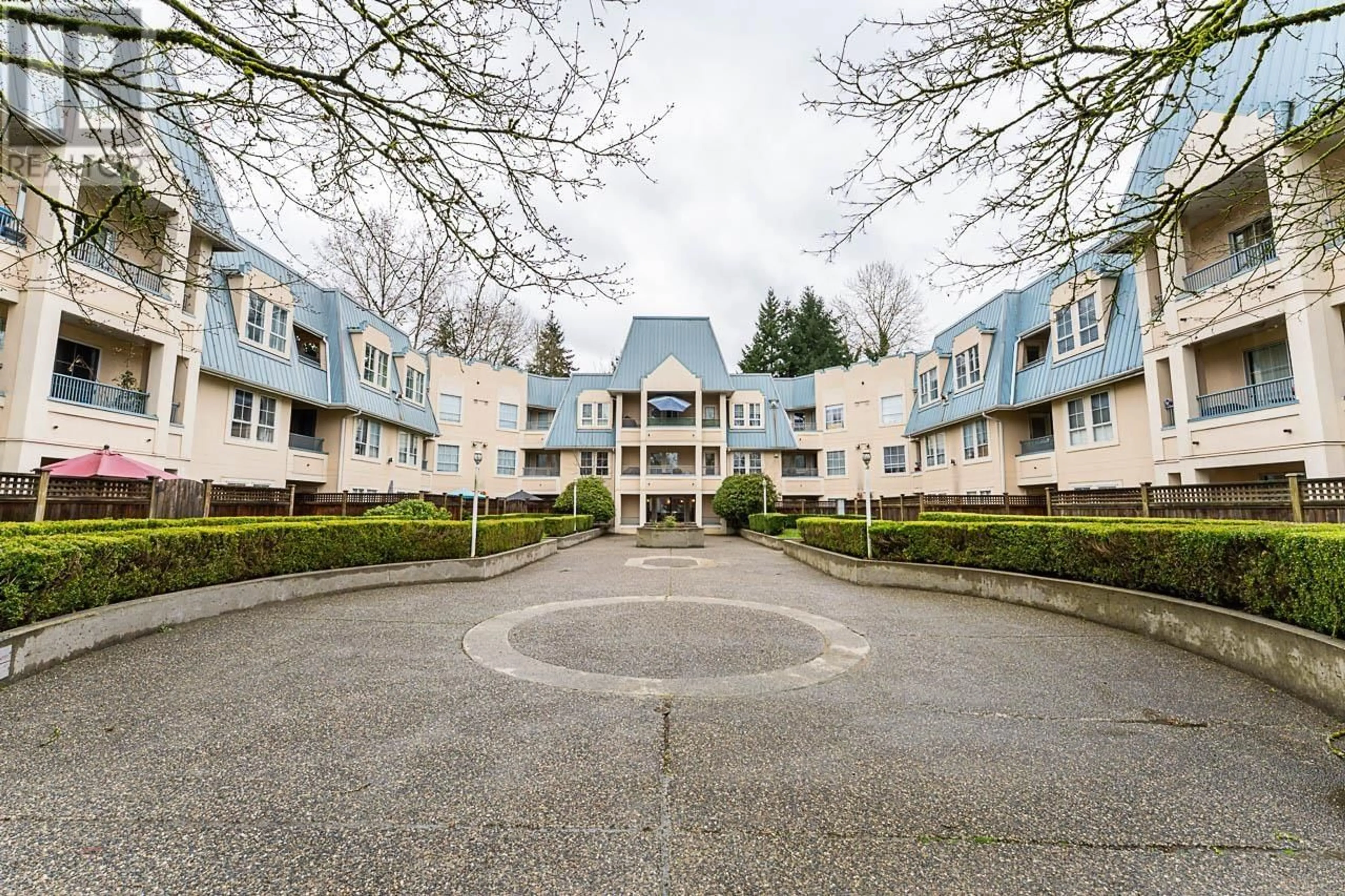 Patio, building for 321 - 295 SCHOOLHOUSE STREET, Coquitlam British Columbia V3K6X5