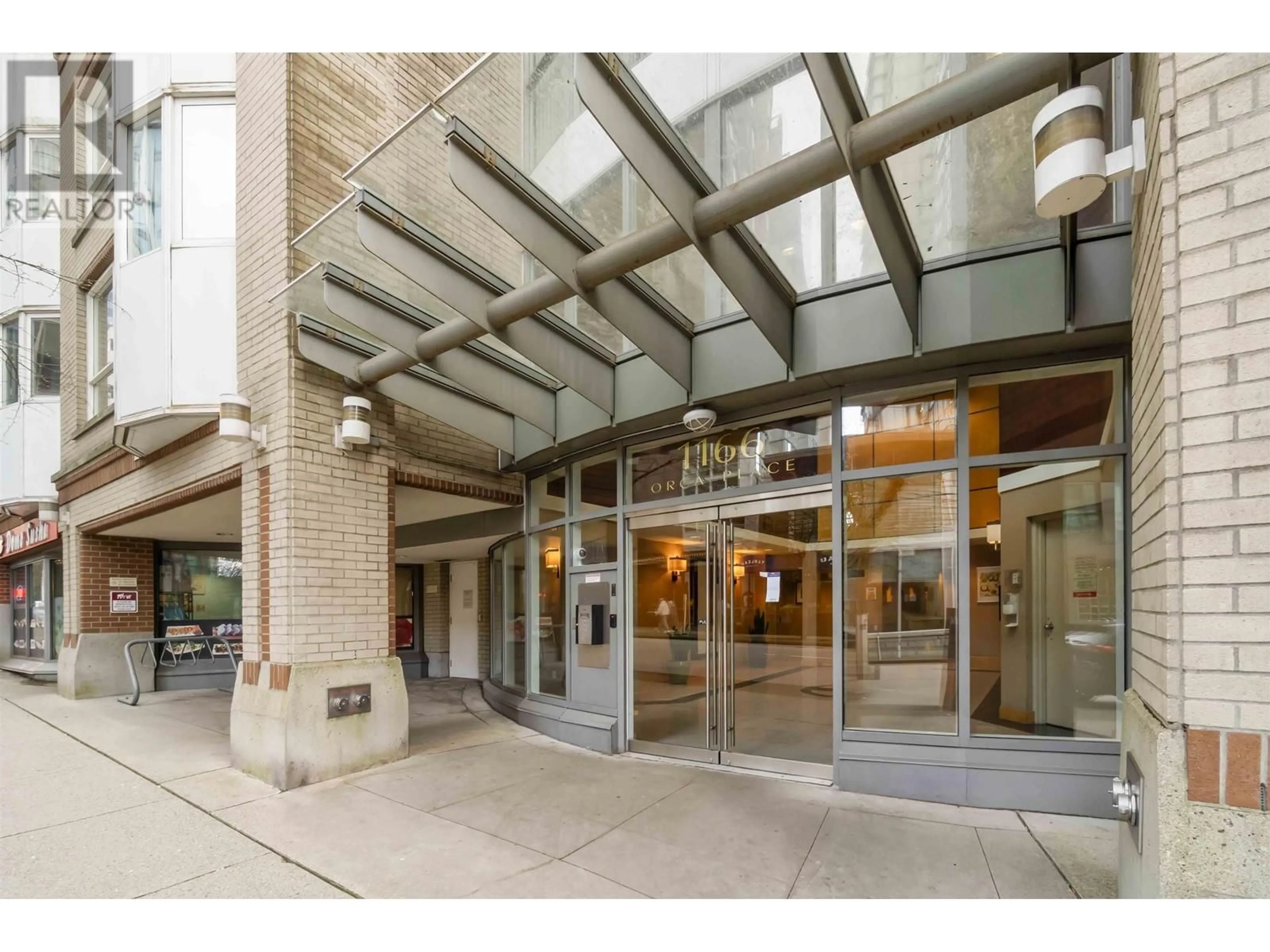 Indoor foyer for 701 - 1166 MELVILLE STREET, Vancouver British Columbia V6E4P5