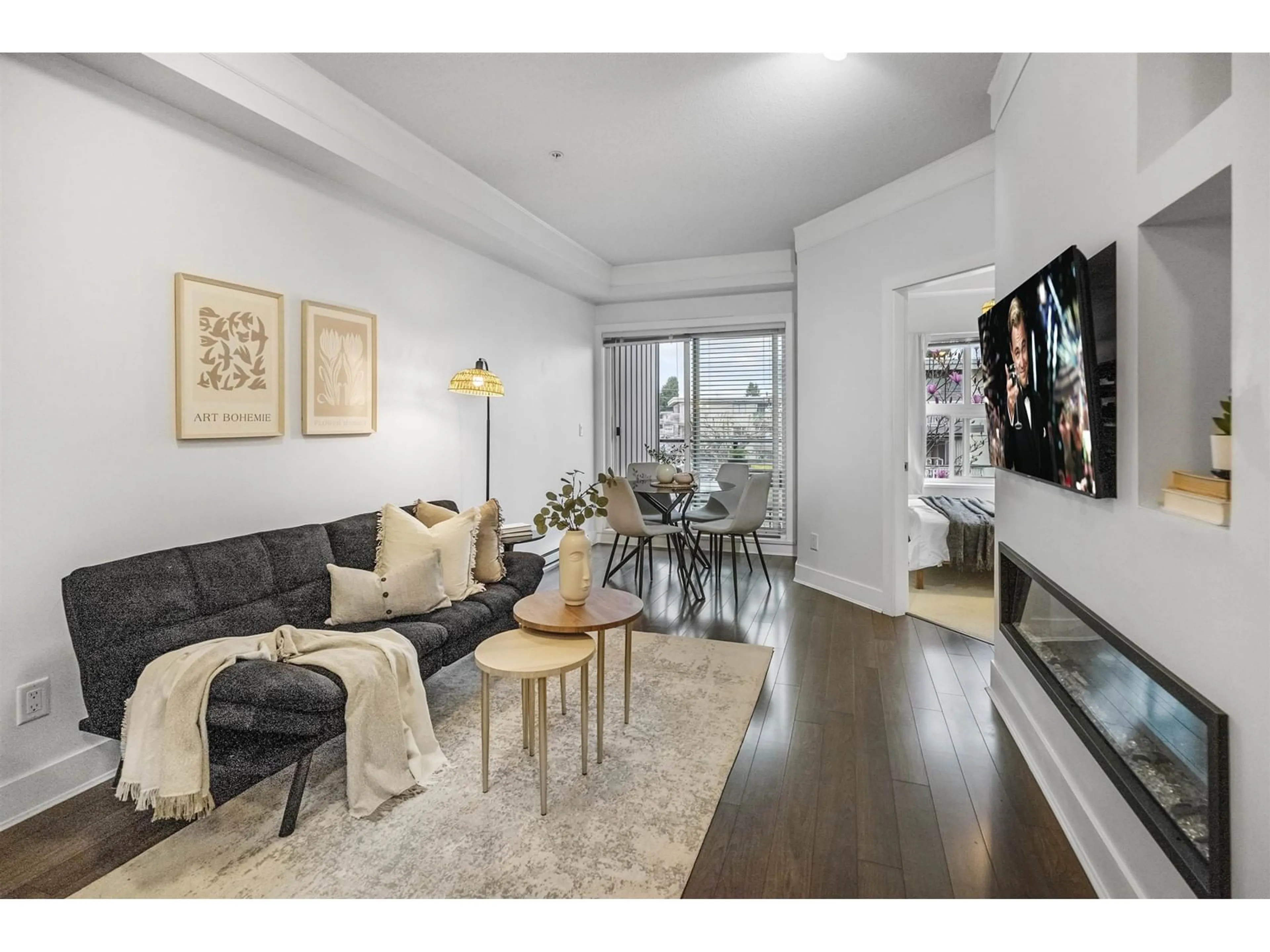 Living room with furniture, wood/laminate floor for 206 - 20630 DOUGLAS, Langley British Columbia V3A4B8