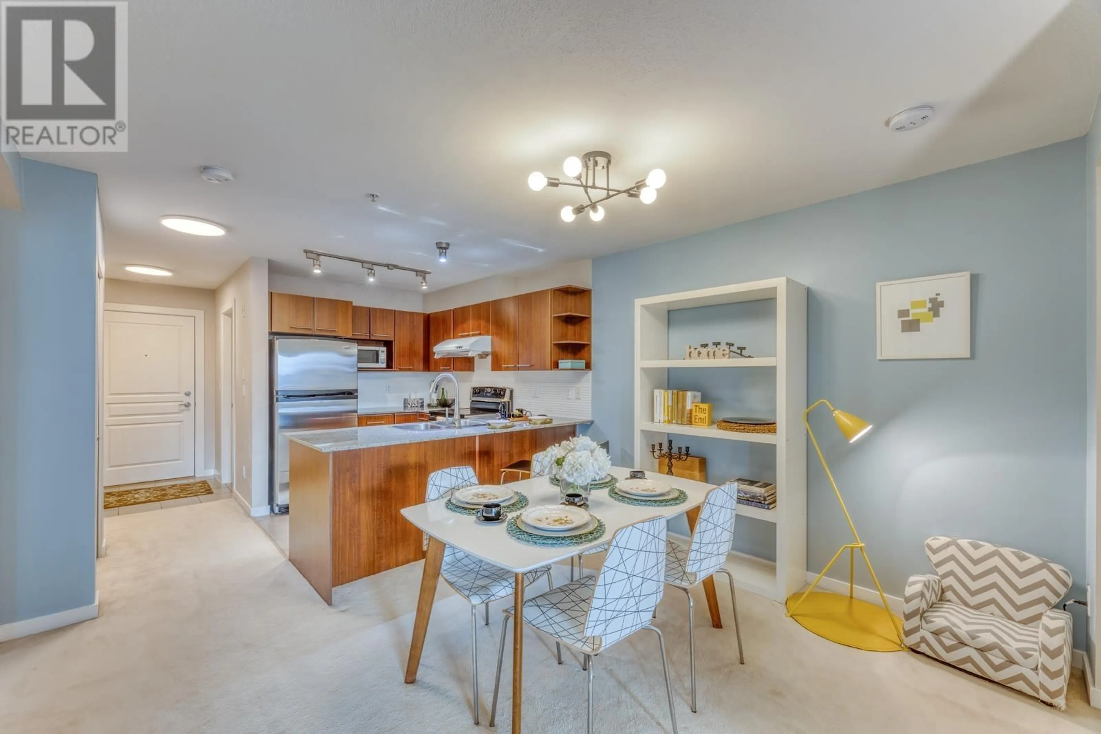 Open concept kitchen, ceramic/tile floor for 319 - 4788 BRENTWOOD DRIVE, Burnaby British Columbia V5C0C5