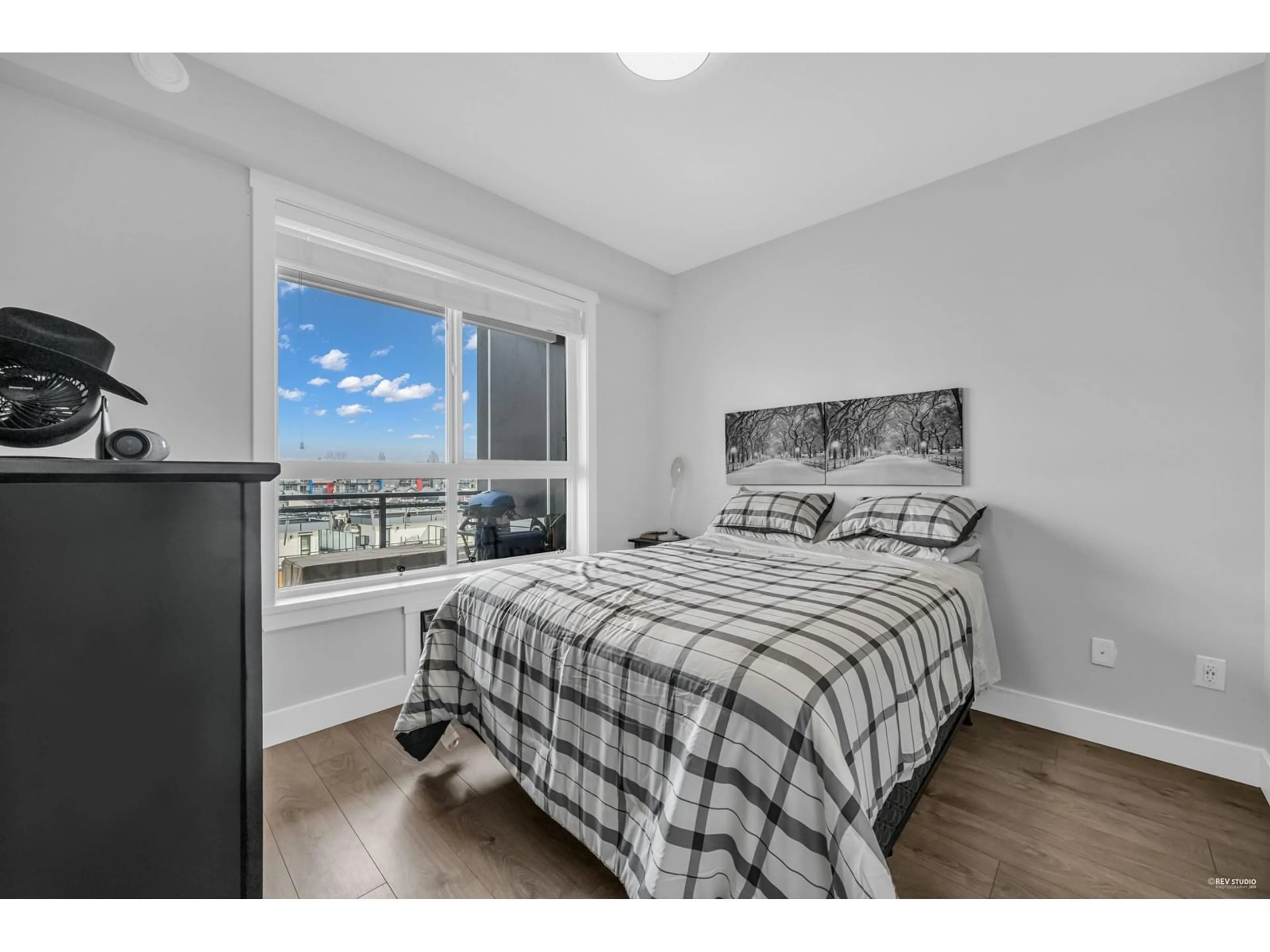 Bedroom with bed, wood/laminate floor for 508 - 5485 BRYDON, Langley British Columbia V3A0N5