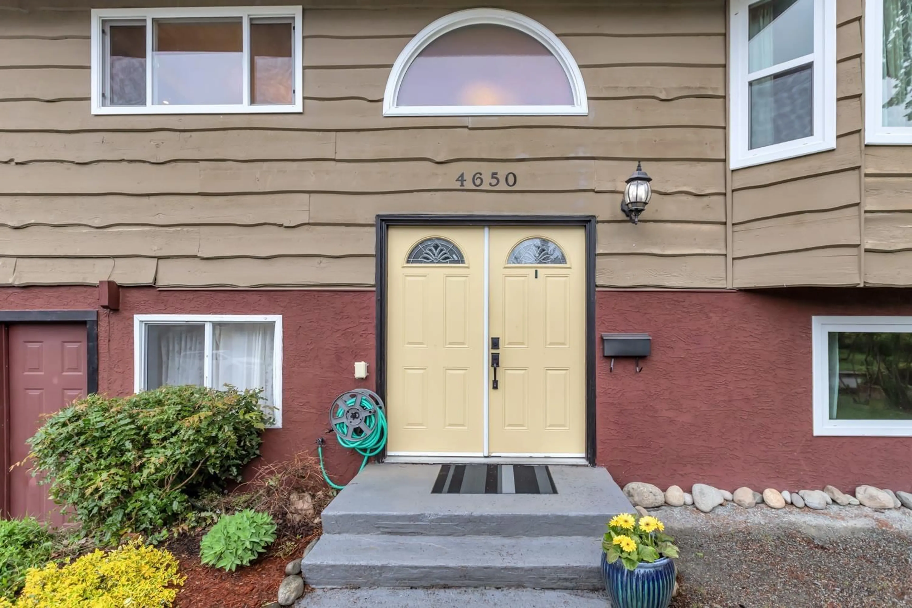 Indoor entryway for 4650 203A, Langley British Columbia V3A5K1