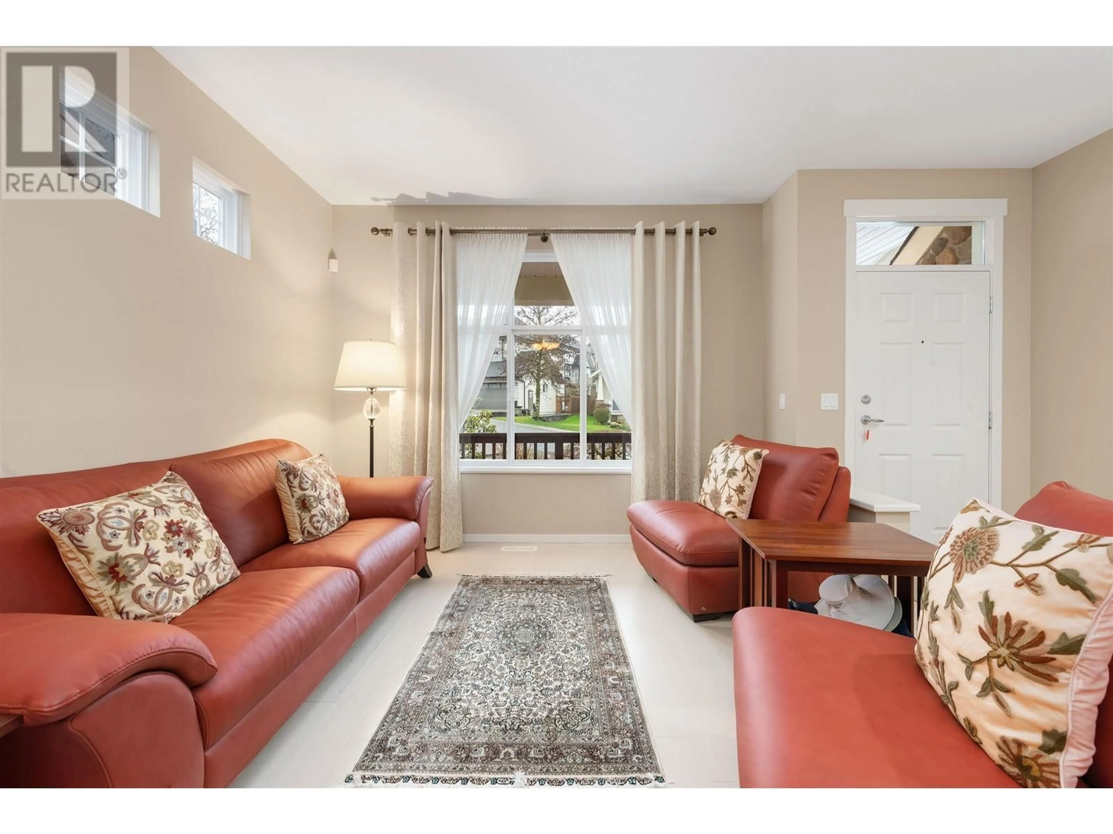 Living room with furniture, unknown for 118 HAWTHORN DRIVE, Port Moody British Columbia V3H0C5