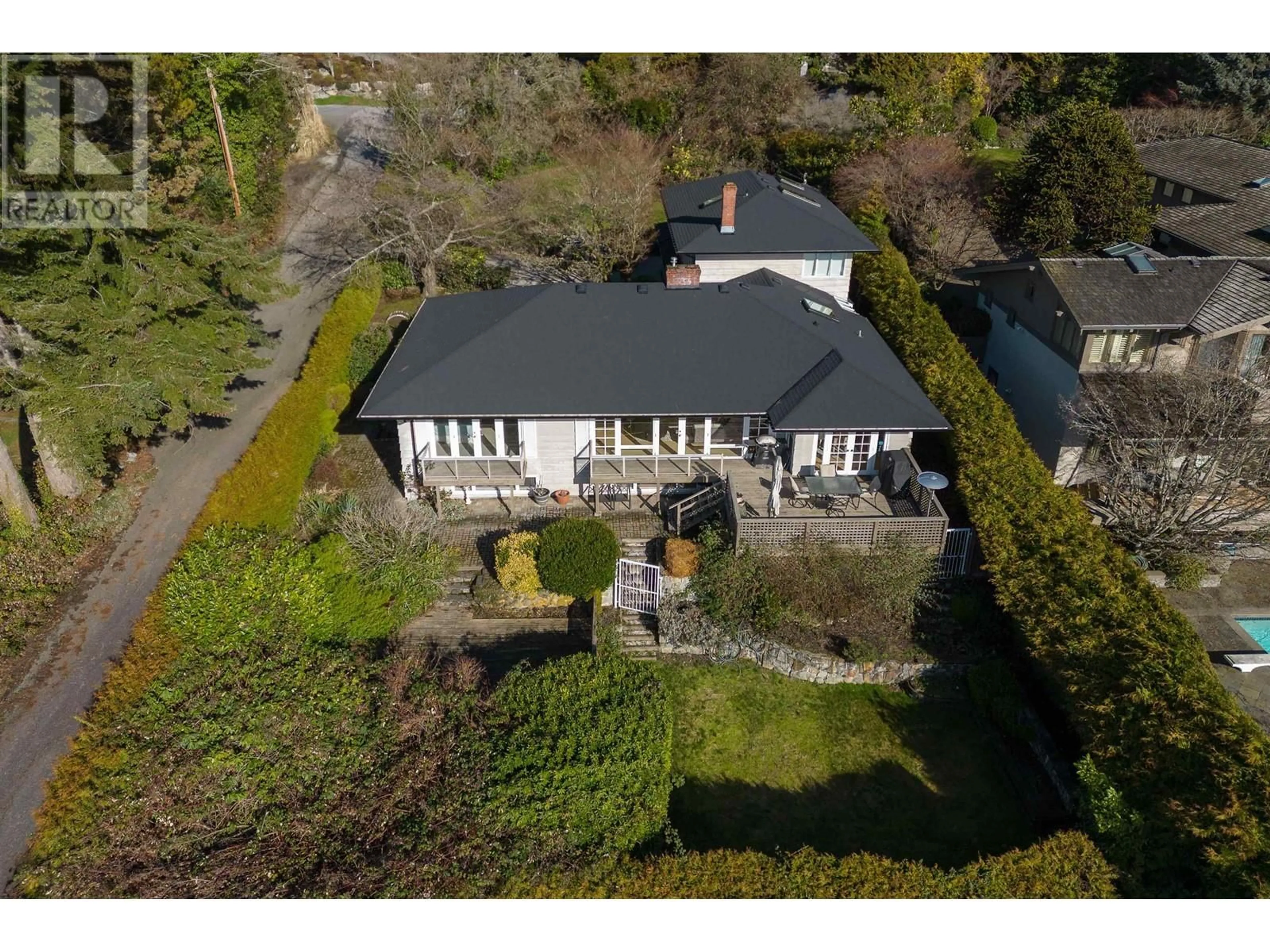 A pic from outside/outdoor area/front of a property/back of a property/a pic from drone, street for 3332 MATHERS AVENUE, West Vancouver British Columbia V7V2K5