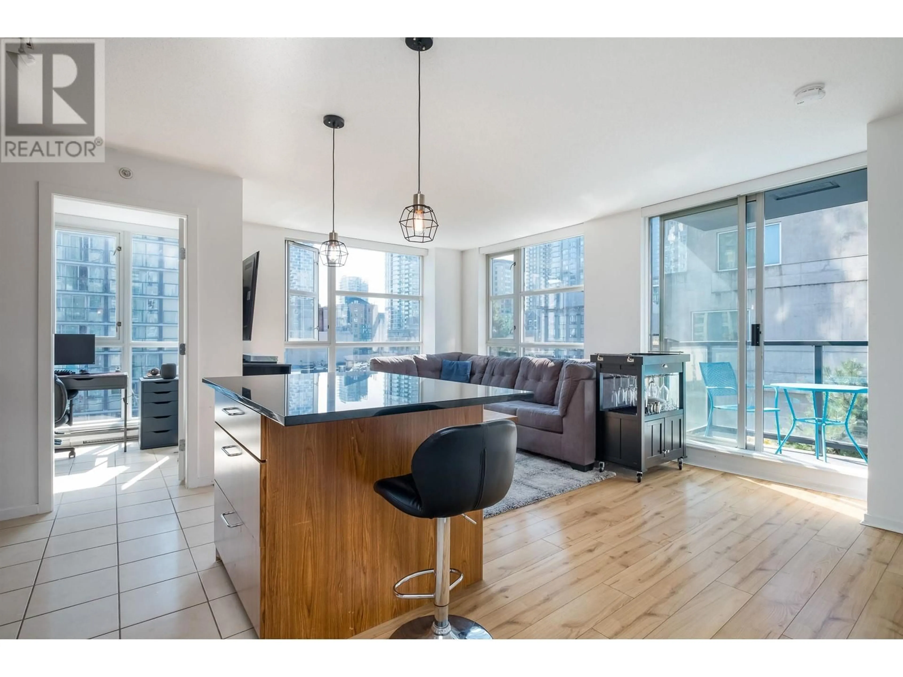 Open concept kitchen, unknown for 608 - 1199 SEYMOUR STREET, Vancouver British Columbia V6B1K3