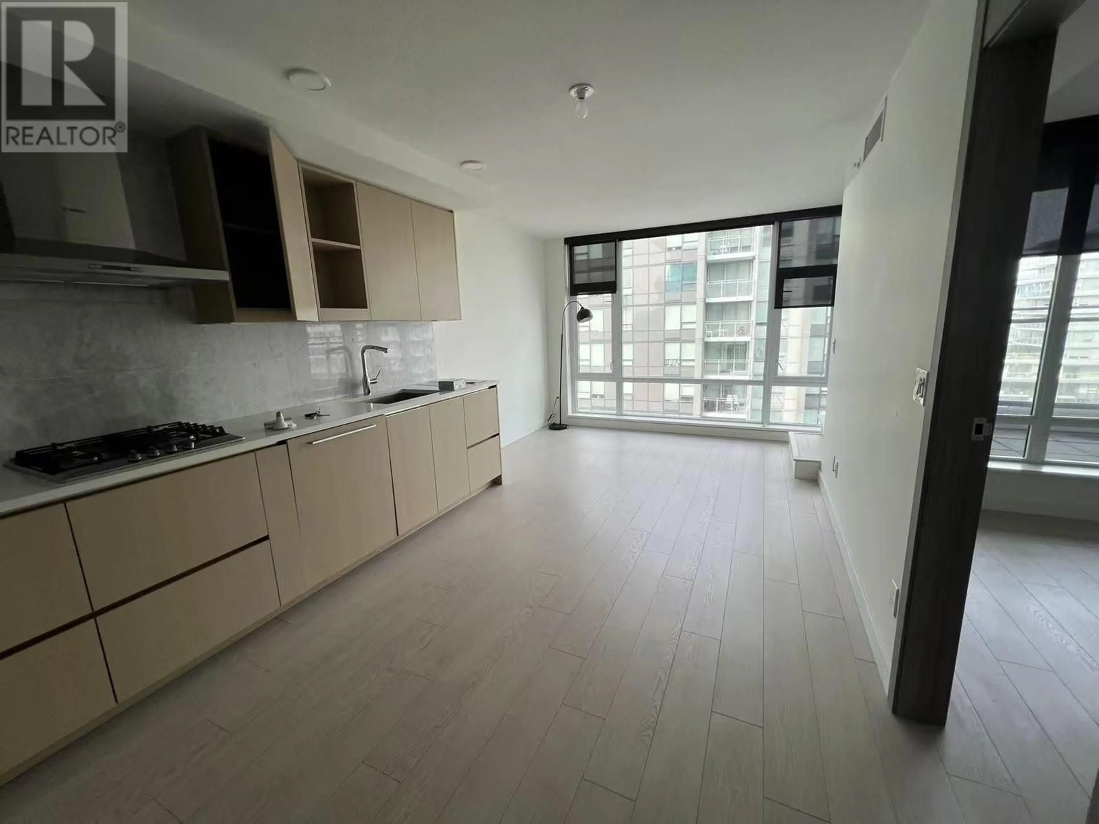 Standard kitchen, unknown for 1606 - 8800 HAZELBRIDGE WAY, Richmond British Columbia V6X0S3