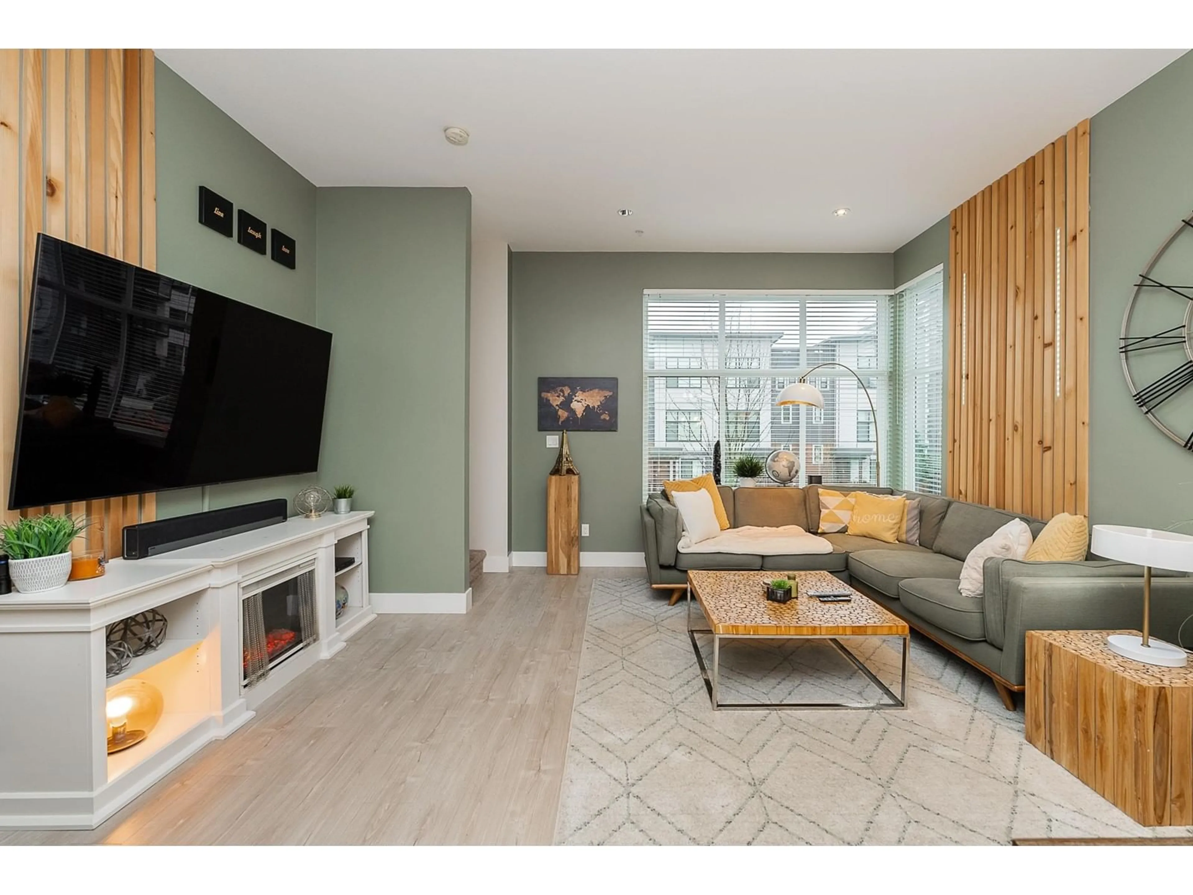Living room with furniture, wood/laminate floor for 4 - 20849 78B, Langley British Columbia V2Y0X6