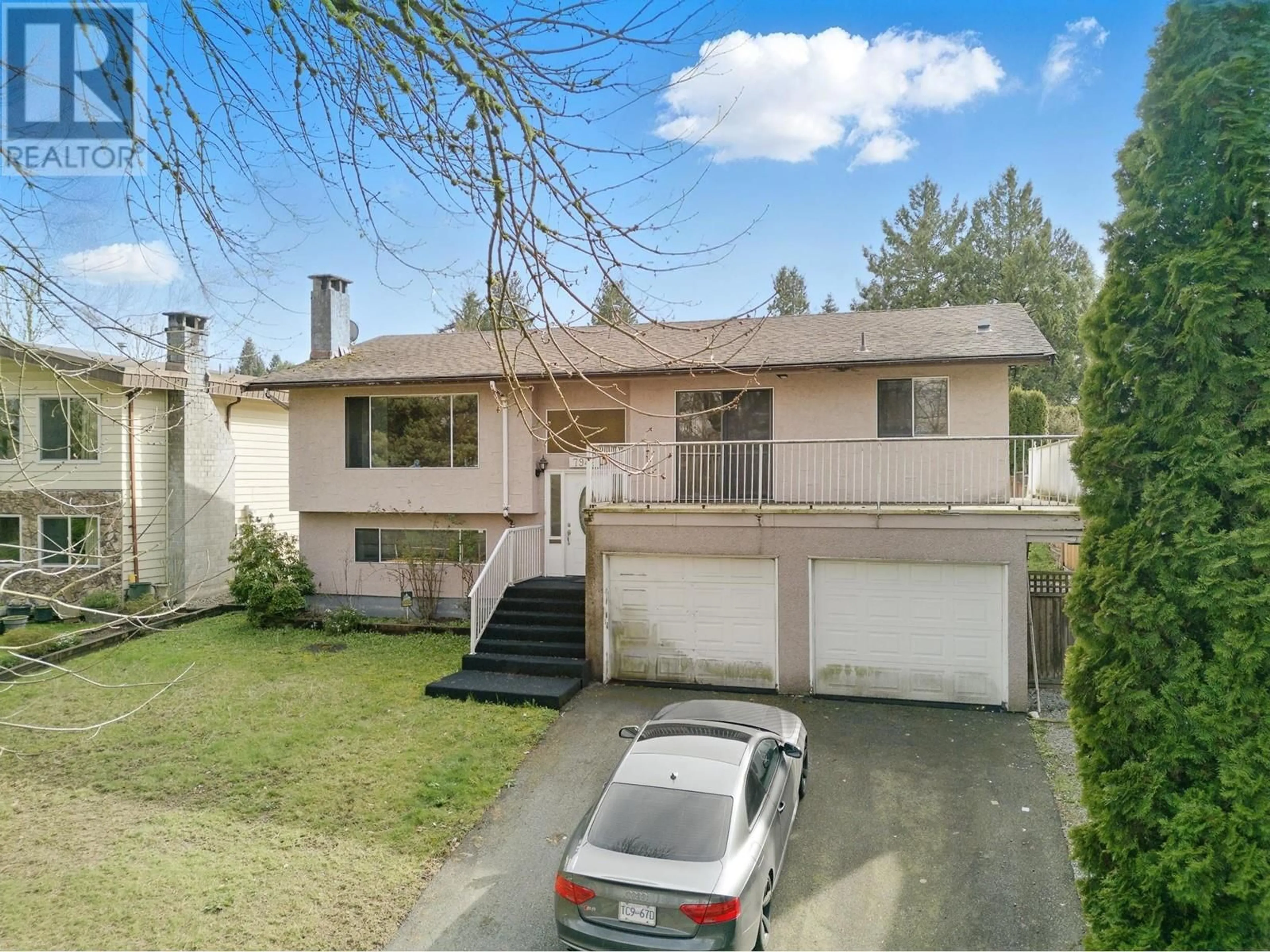 A pic from outside/outdoor area/front of a property/back of a property/a pic from drone, street for 7942 LAKEFIELD DRIVE, Burnaby British Columbia V5E3W8