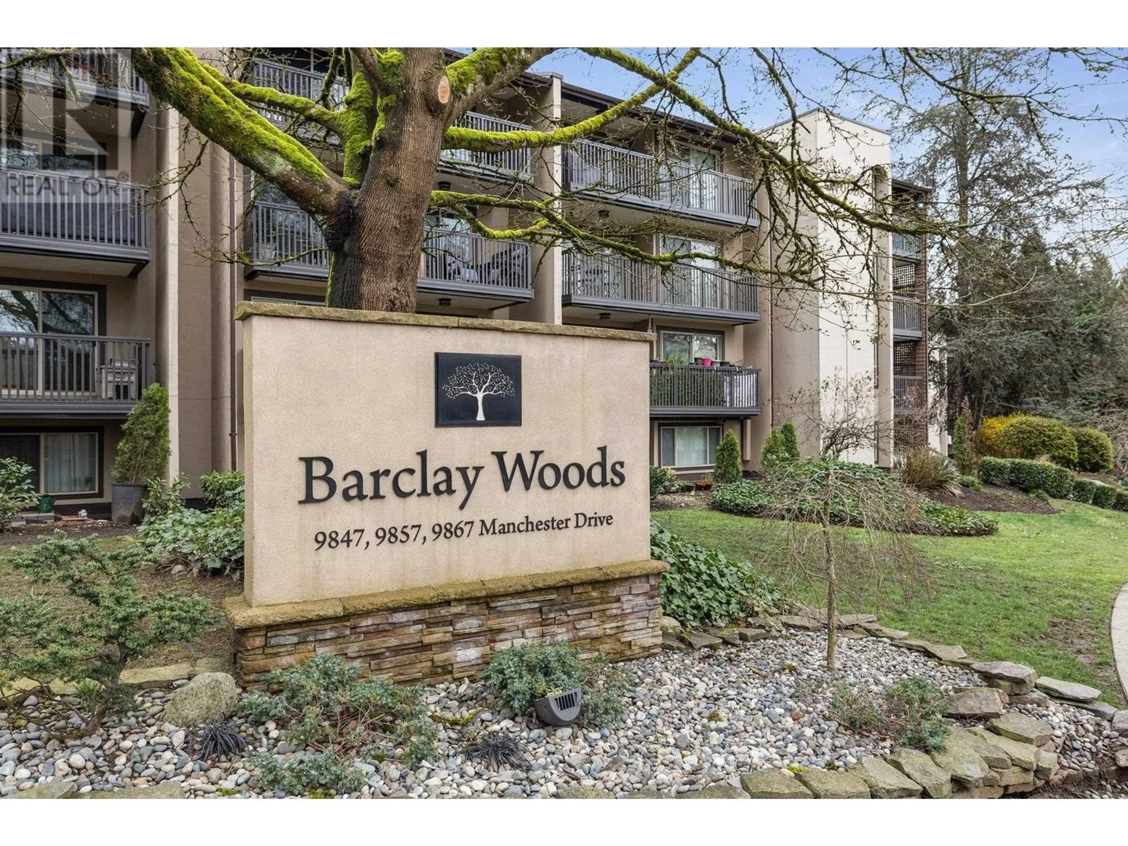 Indoor entryway for 402 - 9857 MANCHESTER DRIVE, Burnaby British Columbia V3N4P5