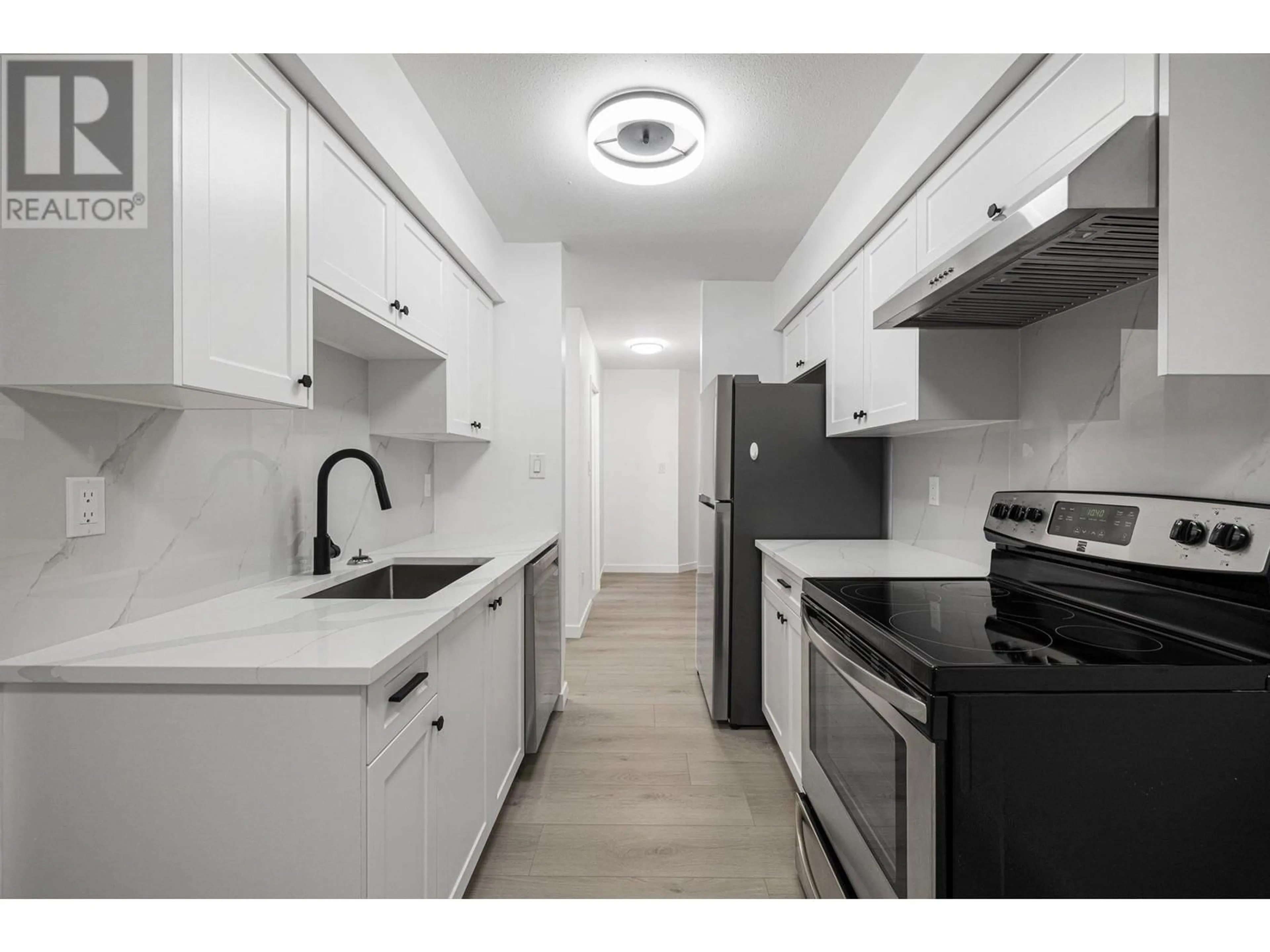 Standard kitchen, unknown for 402 - 9857 MANCHESTER DRIVE, Burnaby British Columbia V3N4P5