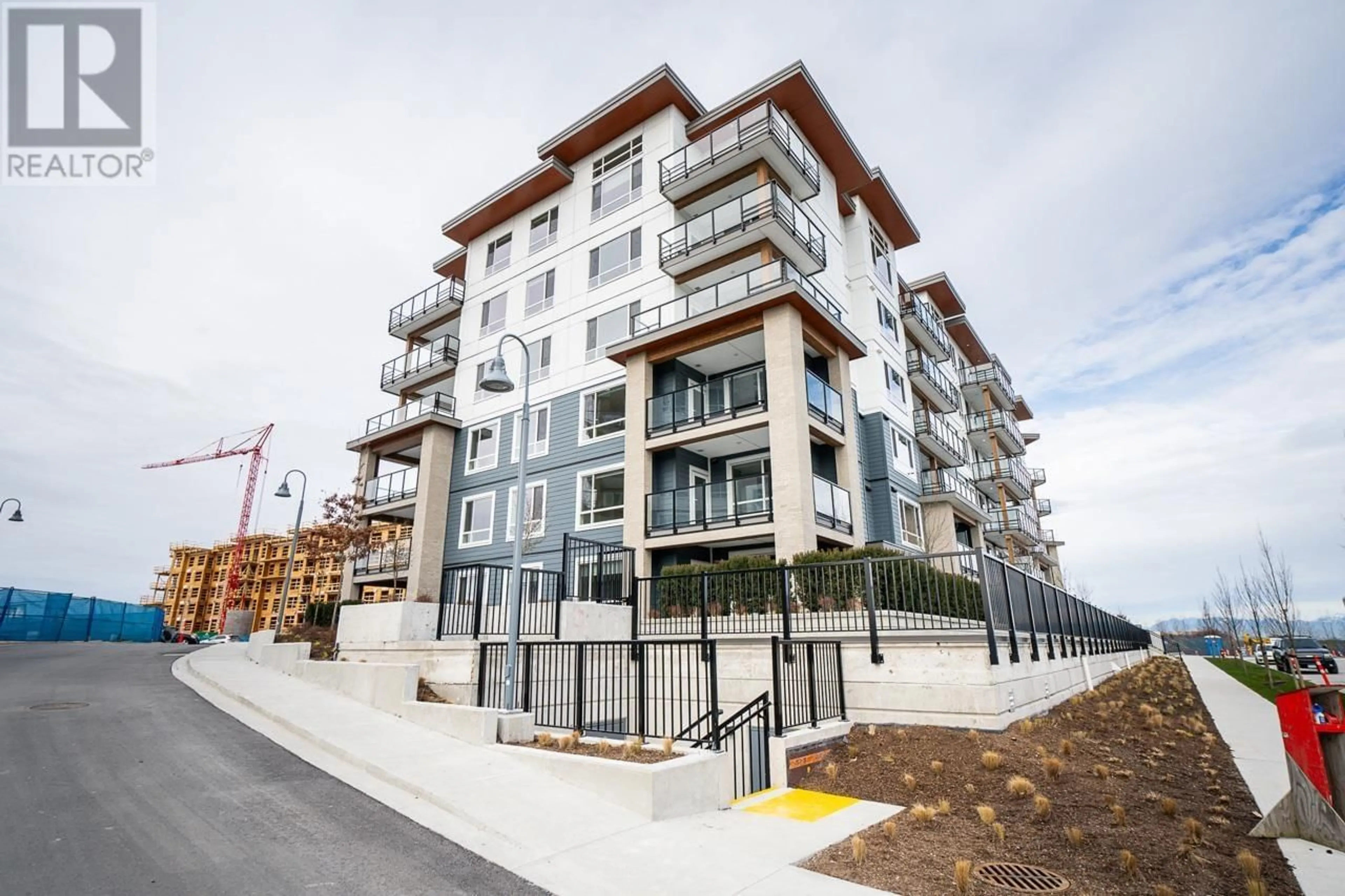 Patio, building for 213 - 2499 RABBIT DRIVE, Tsawwassen British Columbia V4M0G4