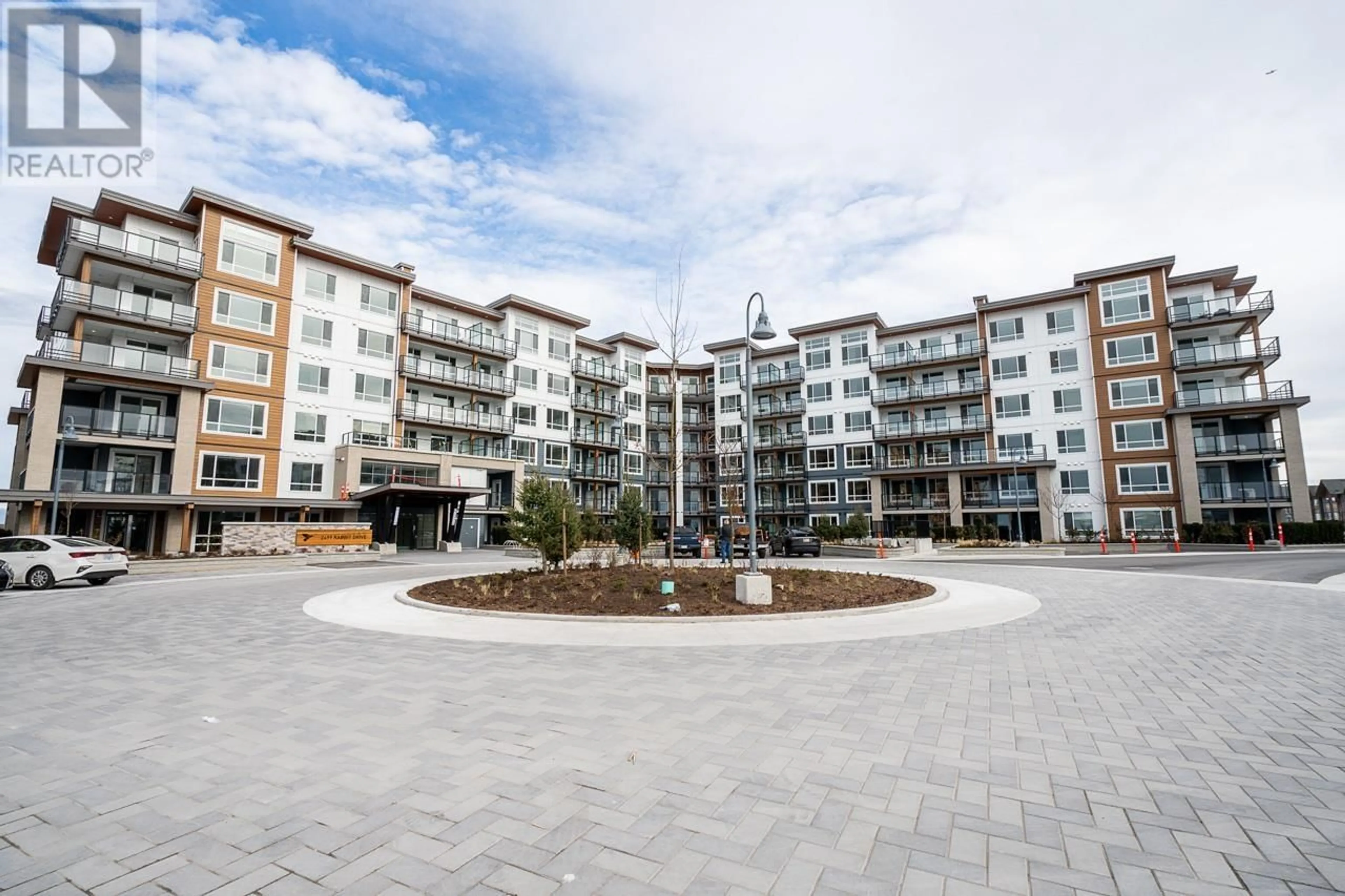 Patio, building for 213 - 2499 RABBIT DRIVE, Tsawwassen British Columbia V4M0G4