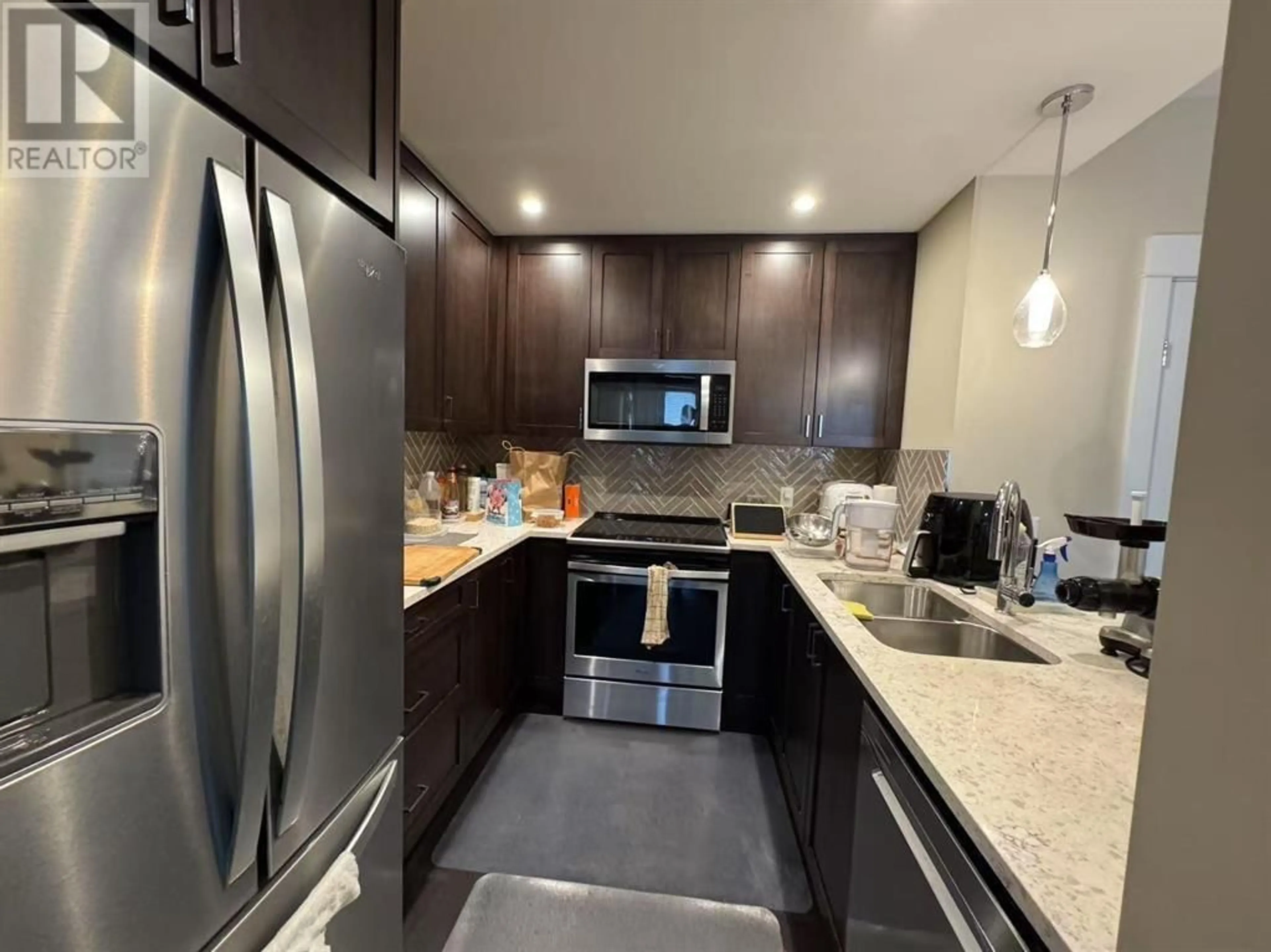 Standard kitchen, unknown for 4311 - 2180 KELLY AVENUE, Port Coquitlam British Columbia V3C0L1