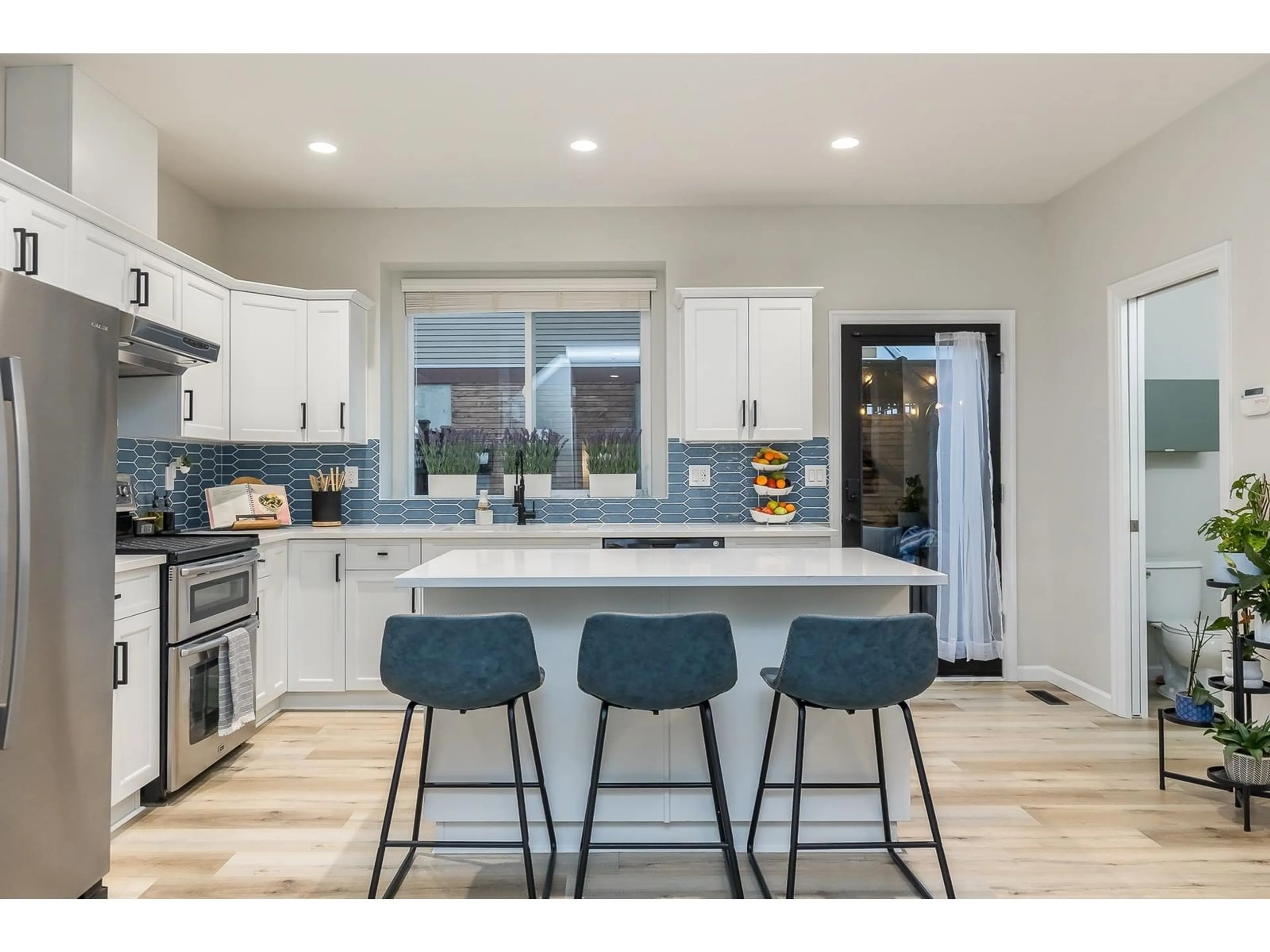 Open concept kitchen, unknown for 20845 71B, Langley British Columbia V2Y0J1