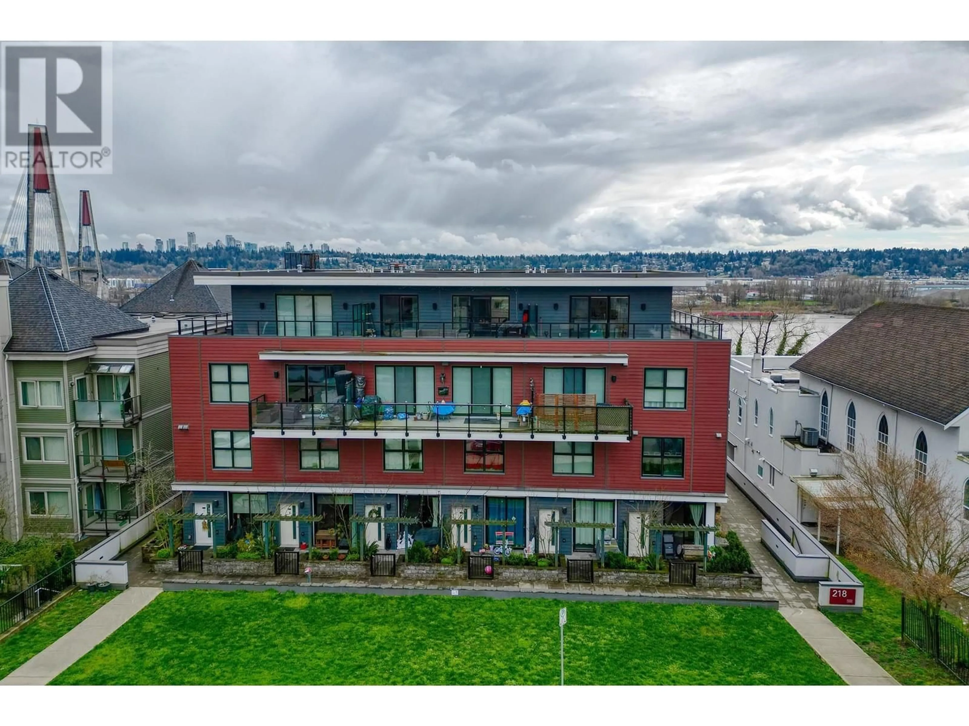 A pic from outside/outdoor area/front of a property/back of a property/a pic from drone, city buildings view from balcony for 510 - 218 CARNARVON STREET, New Westminster British Columbia V3L1B8