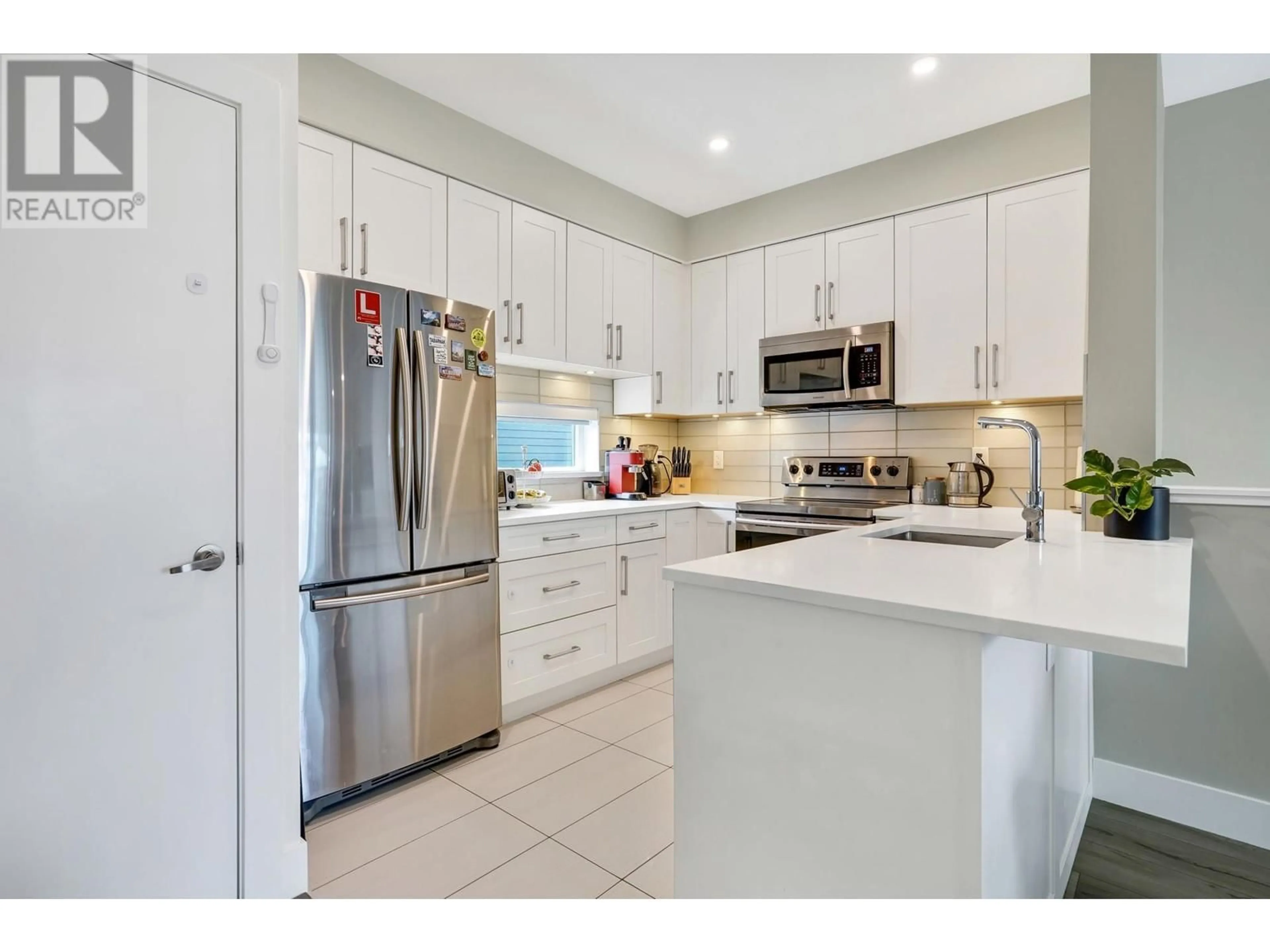 Open concept kitchen, ceramic/tile floor for 510 - 218 CARNARVON STREET, New Westminster British Columbia V3L1B8