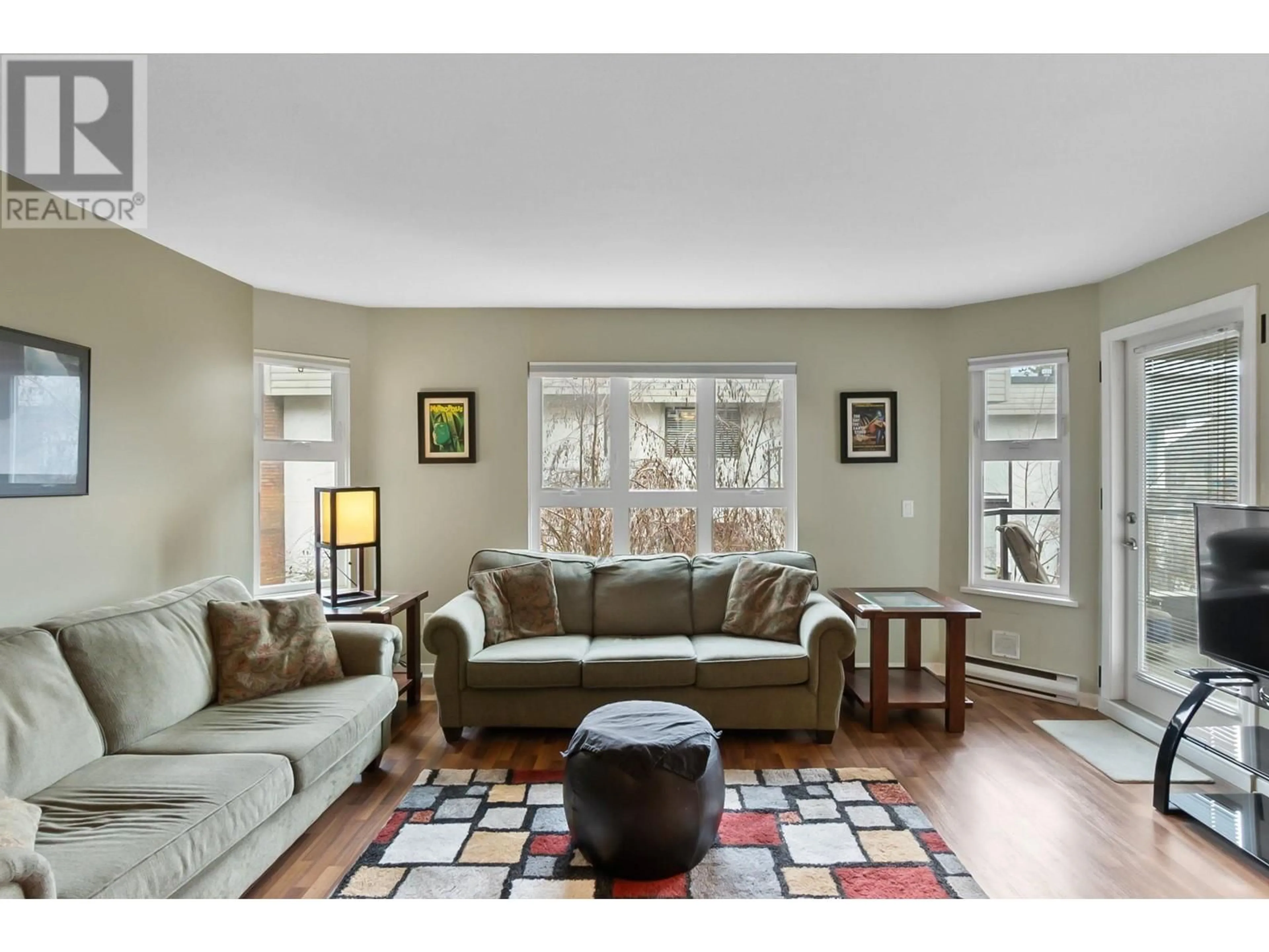 Living room with furniture, unknown for 202 - 1535 CHESTERFIELD AVENUE, North Vancouver British Columbia V7M2N5