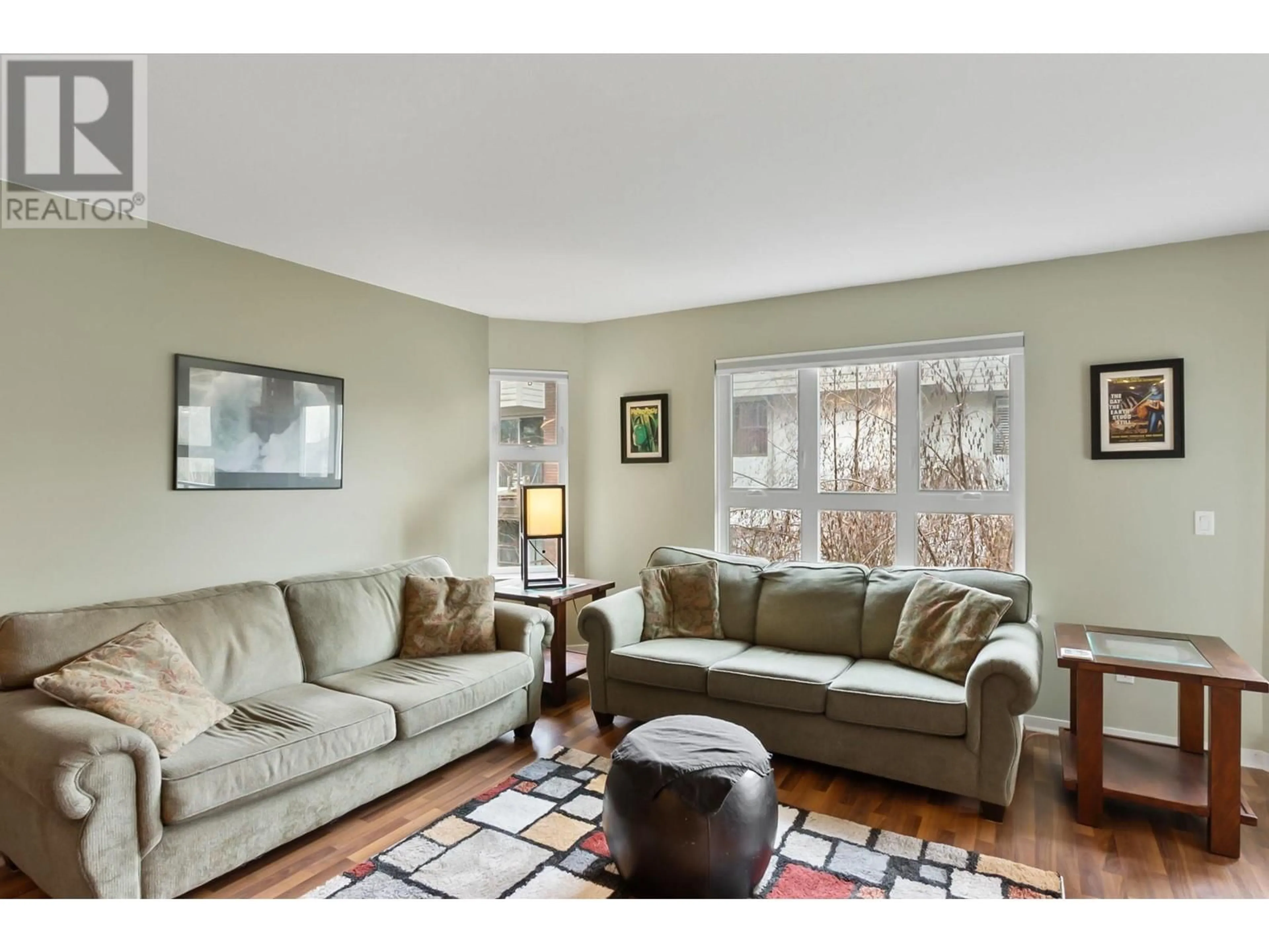 Living room with furniture, unknown for 202 - 1535 CHESTERFIELD AVENUE, North Vancouver British Columbia V7M2N5