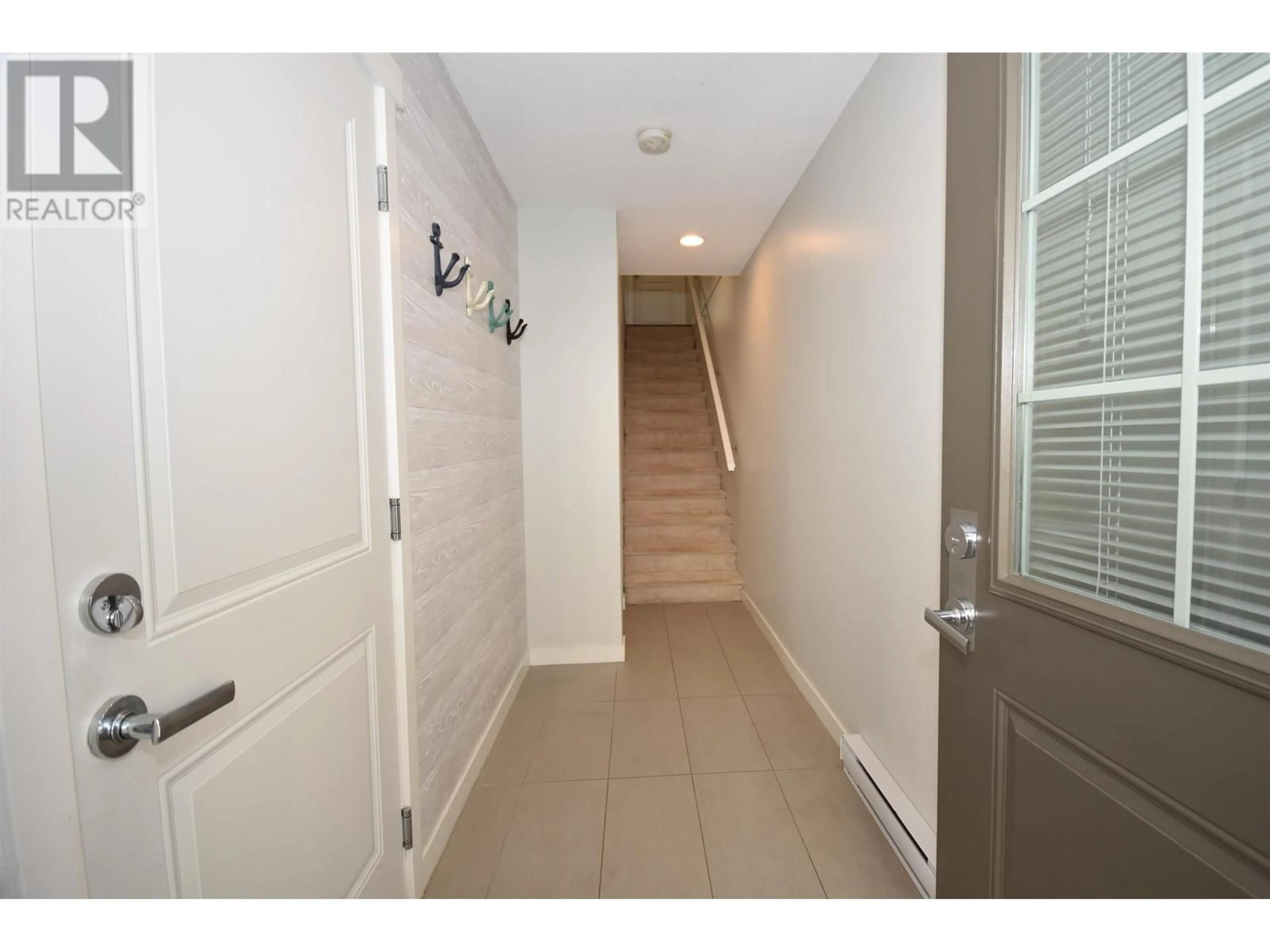 Indoor entryway for 36 - 5551 ADMIRAL WAY, Delta British Columbia V4K0C9
