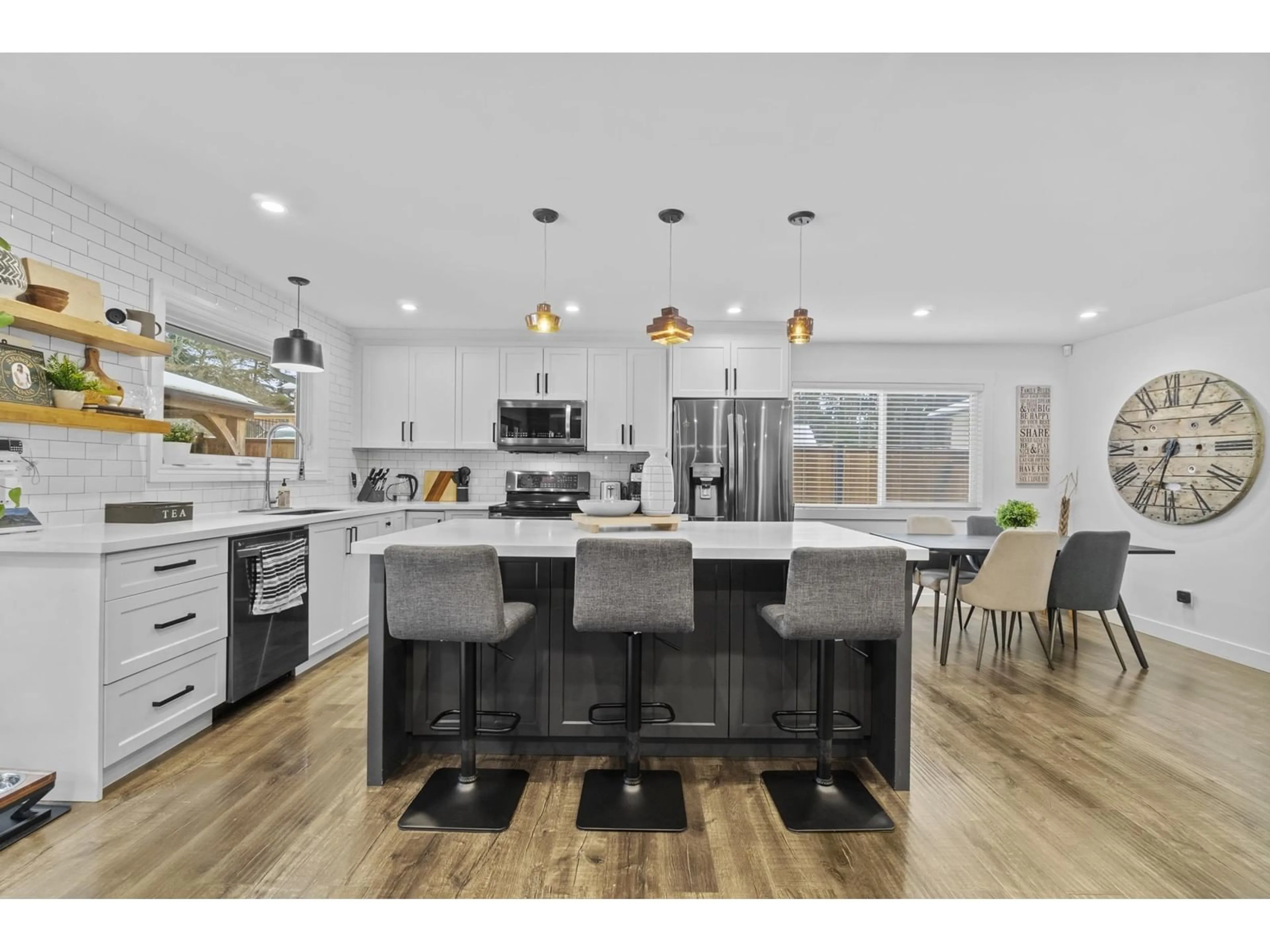 Open concept kitchen, unknown for 19971 39A, Langley British Columbia V3A7G3