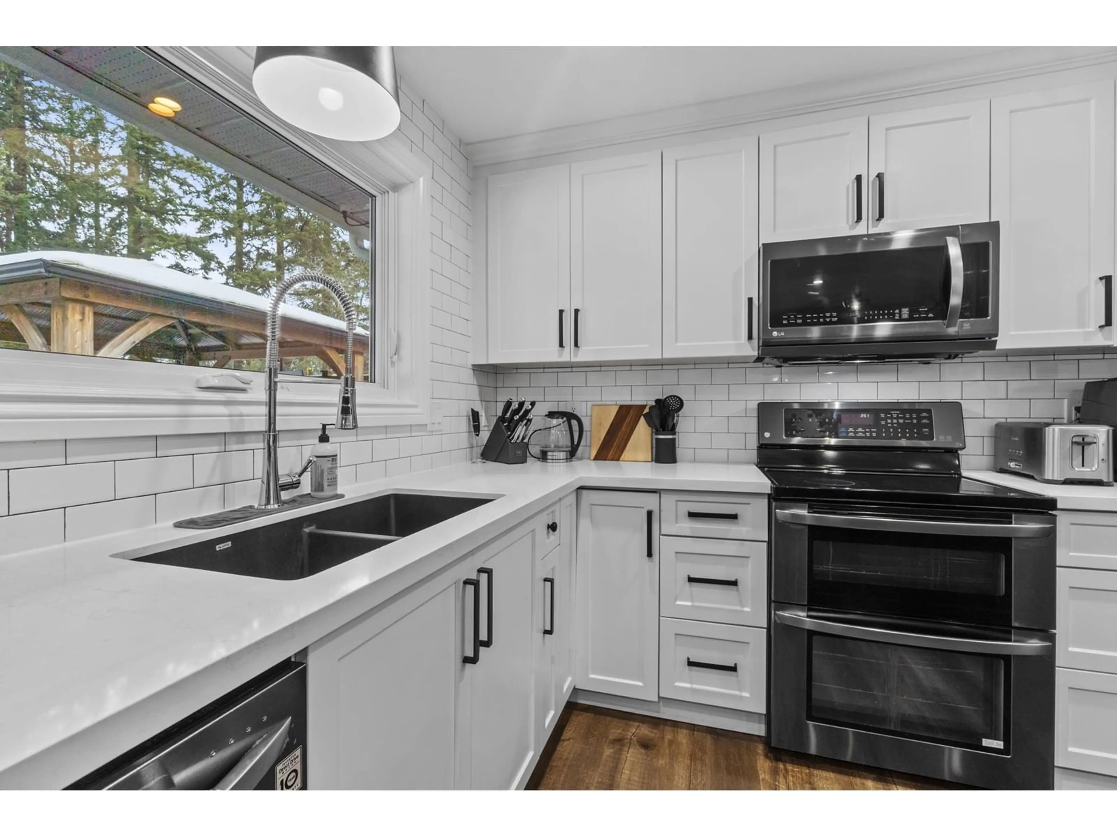 Open concept kitchen, unknown for 19971 39A, Langley British Columbia V3A7G3