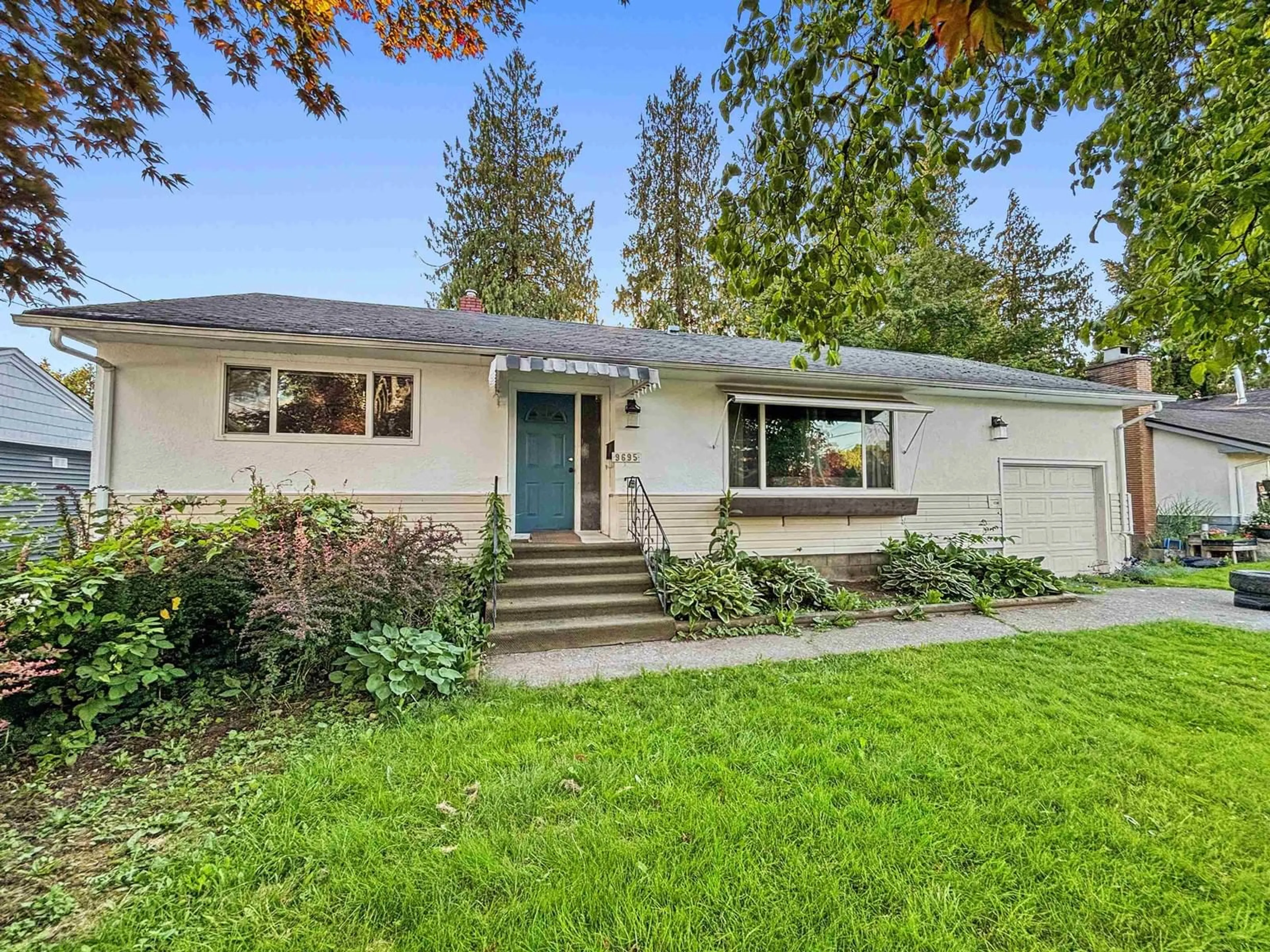 Home with vinyl exterior material, street for 9695 MAURICE STREET, Chilliwack British Columbia V2P5B8