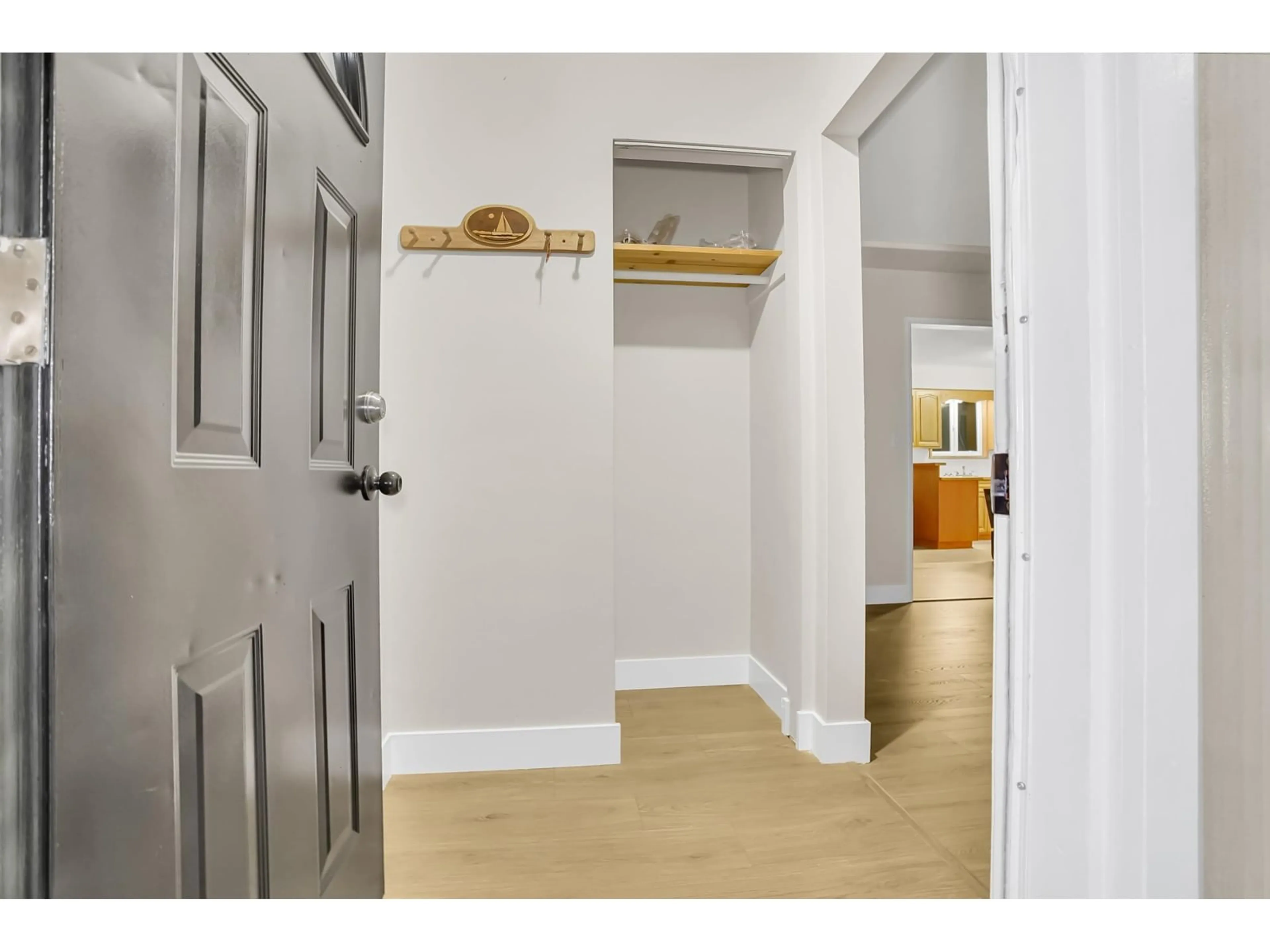Indoor entryway for 9695 MAURICE STREET, Chilliwack British Columbia V2P5B8