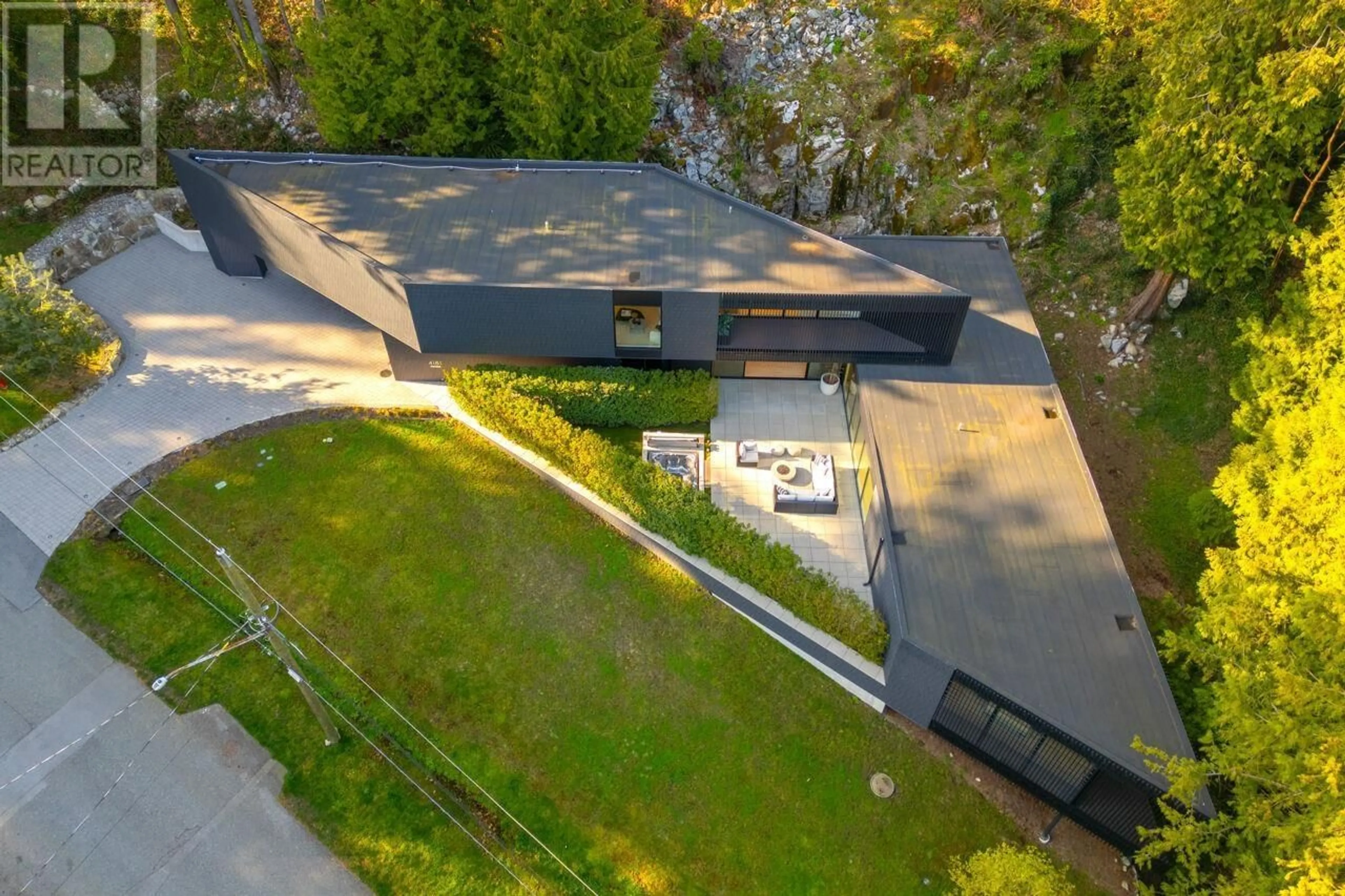 A pic from outside/outdoor area/front of a property/back of a property/a pic from drone, unknown for 4181 ROSE CRESCENT, West Vancouver British Columbia V7V2N6