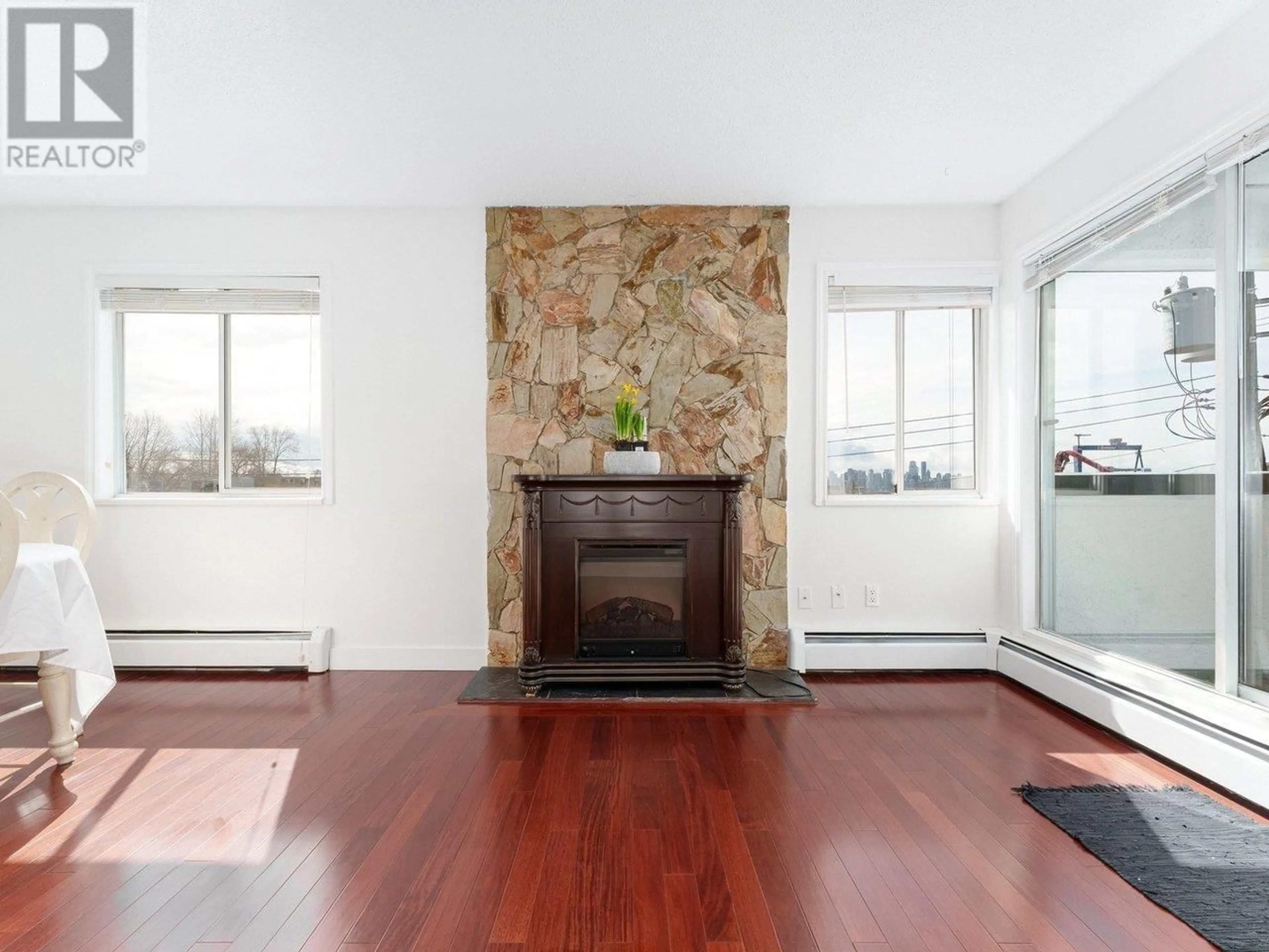 Unknown for 310 - 809 16TH STREET, North Vancouver British Columbia V7P1R2