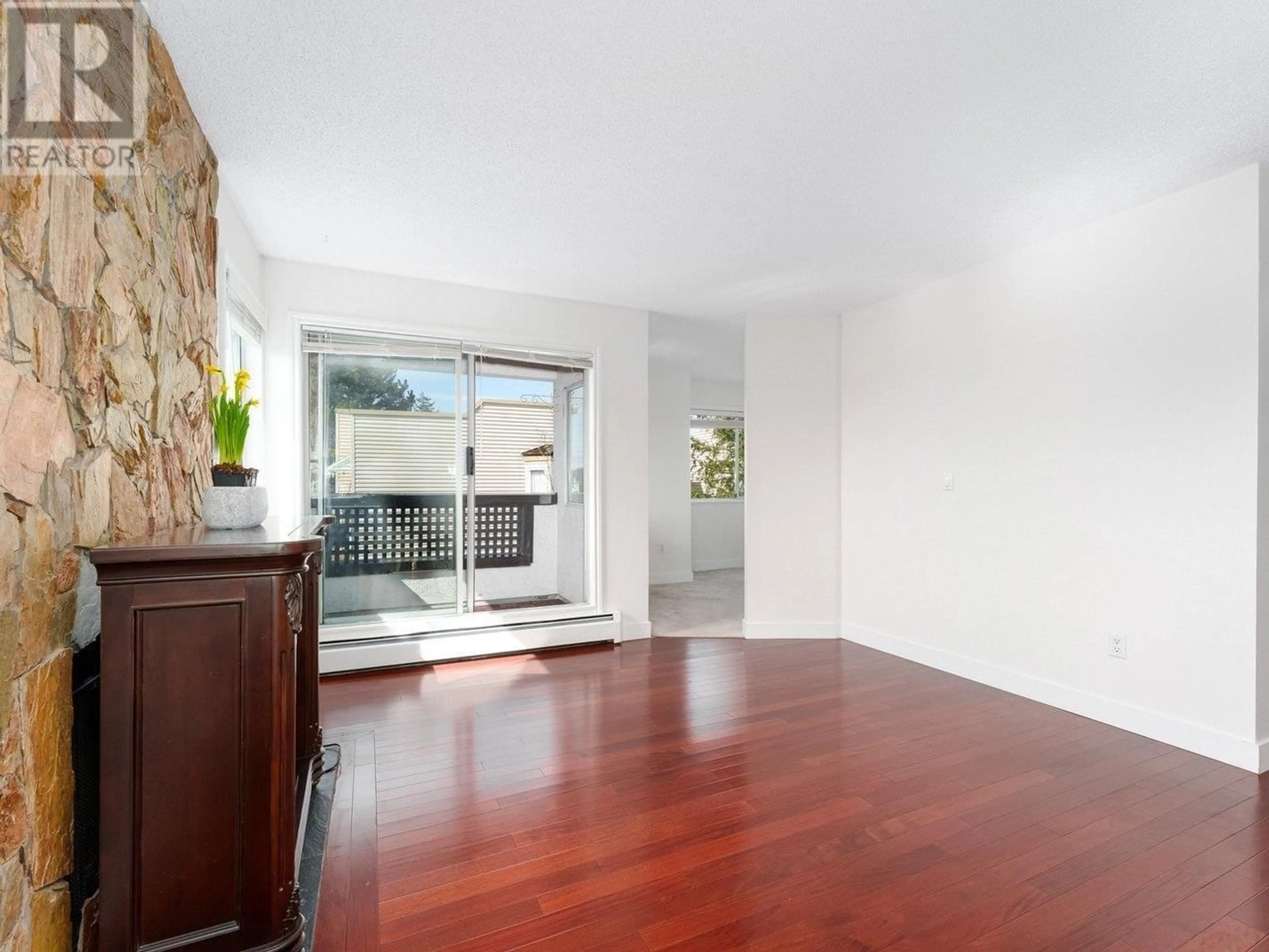 A pic of a room for 310 - 809 16TH STREET, North Vancouver British Columbia V7P1R2