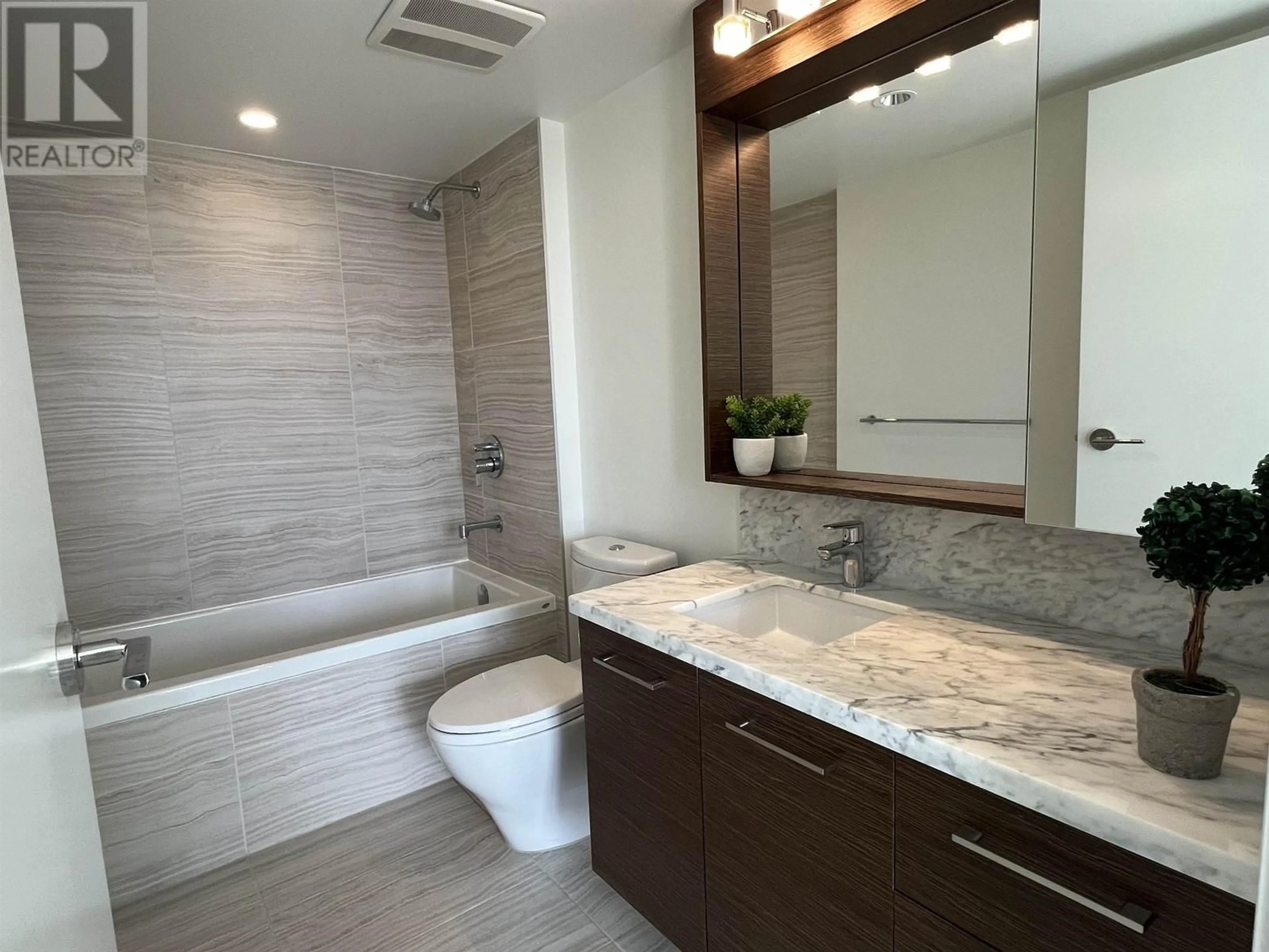 Contemporary bathroom, ceramic/tile floor for 1506 - 7333 MURDOCH AVENUE, Richmond British Columbia V6Y0J8