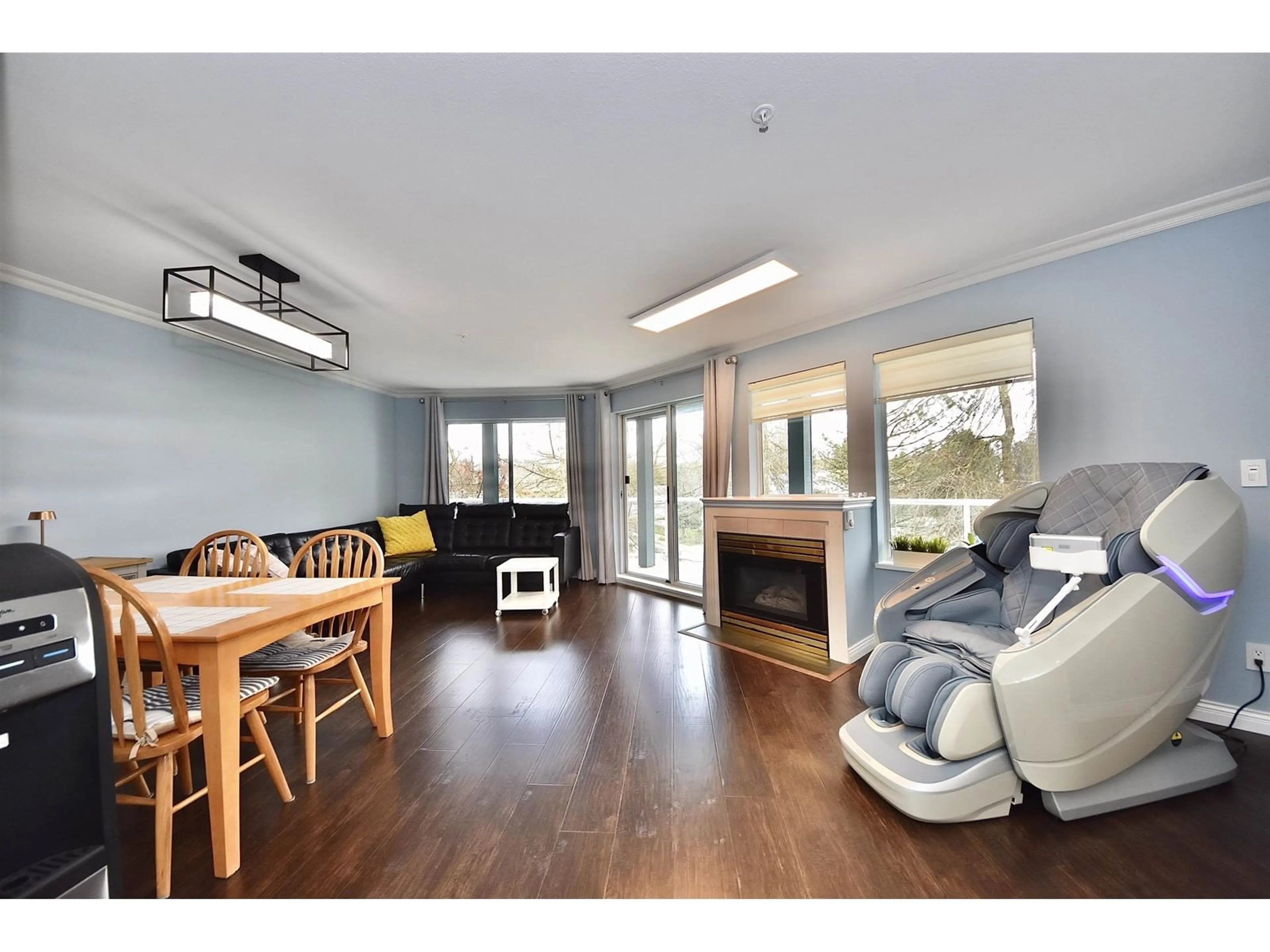 Living room with furniture, wood/laminate floor for 205 - 27358 32, Langley British Columbia V4W3M5