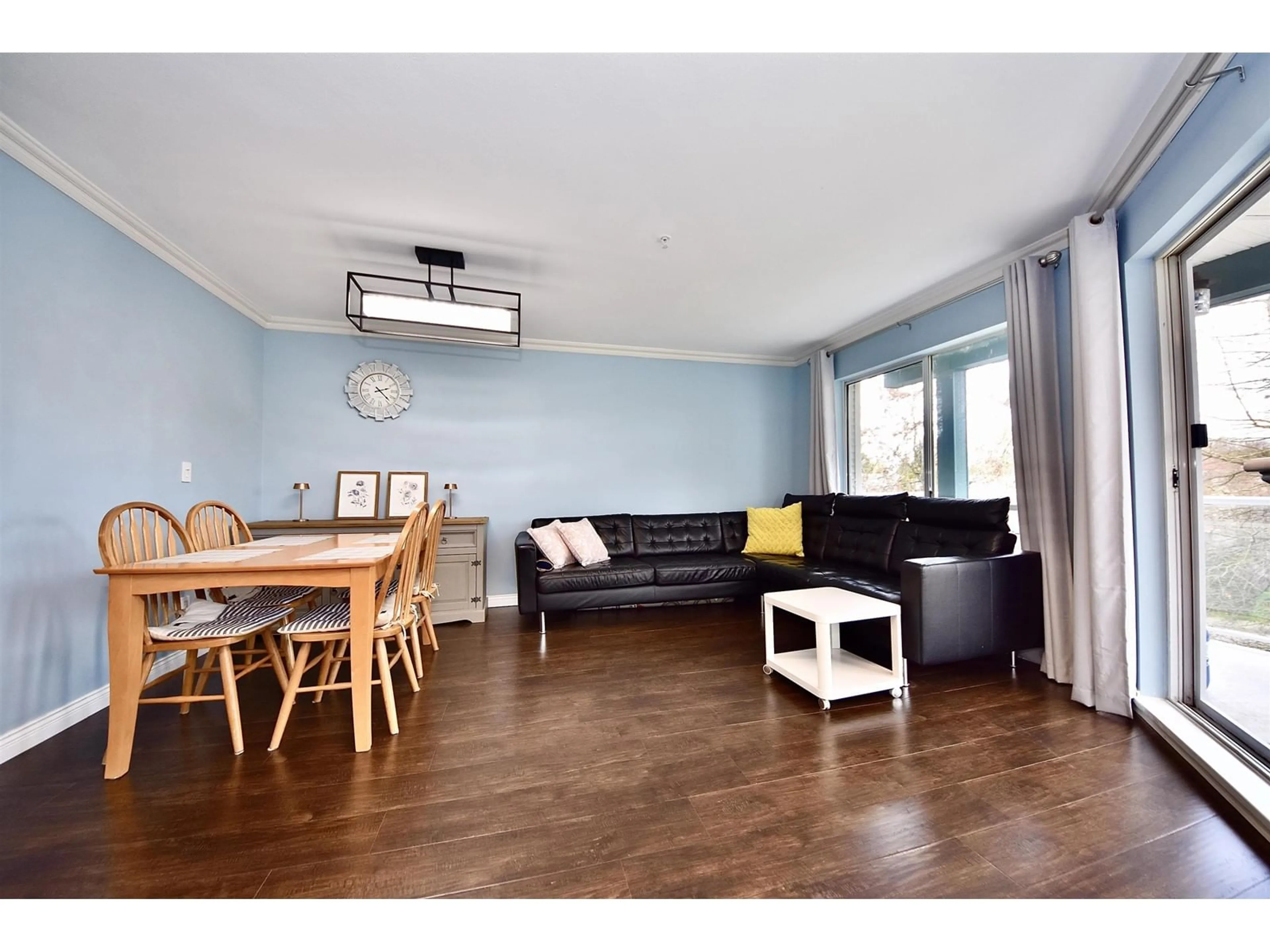 Living room with furniture, wood/laminate floor for 205 - 27358 32, Langley British Columbia V4W3M5
