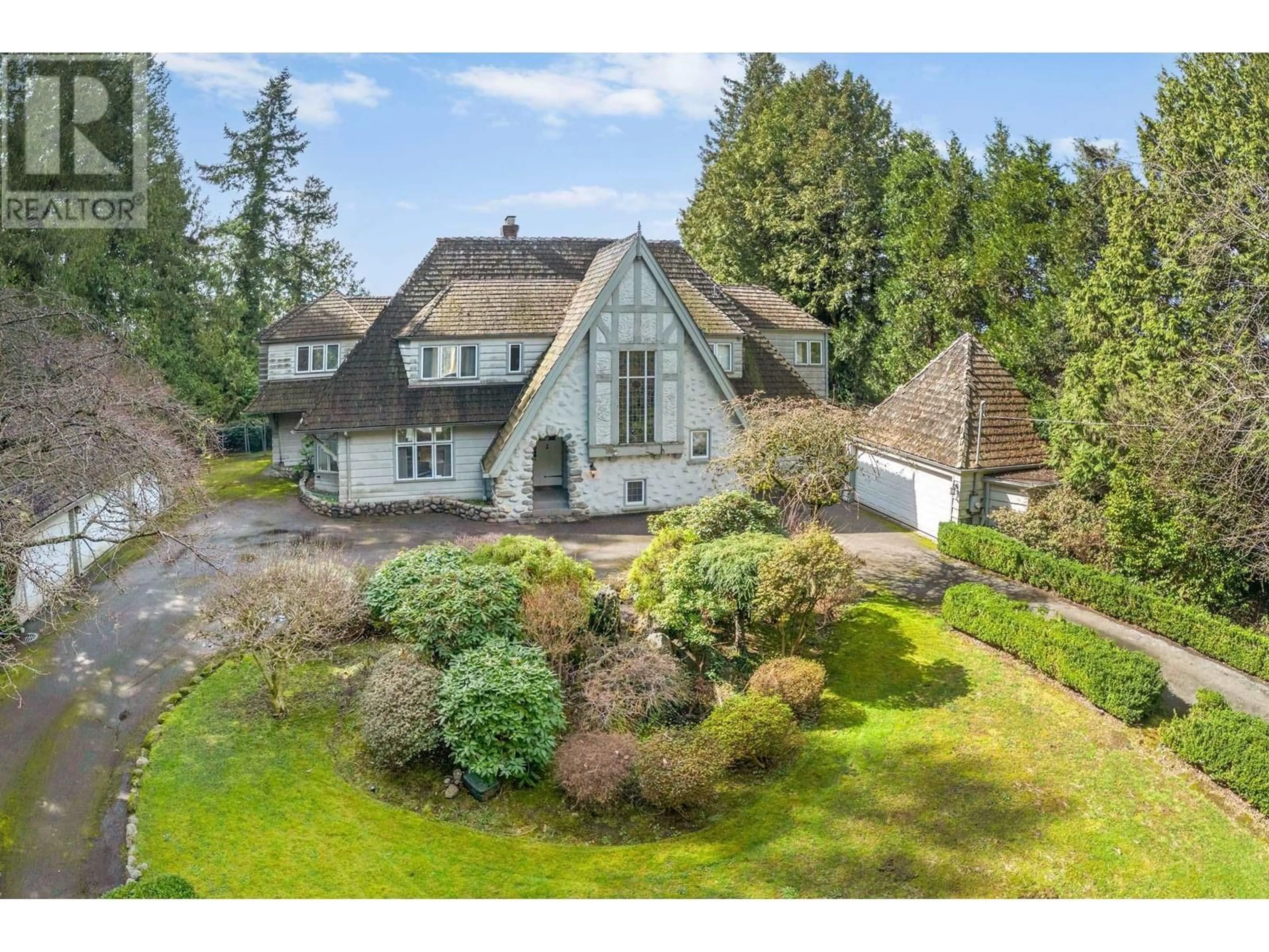 A pic from outside/outdoor area/front of a property/back of a property/a pic from drone, mountain view for 2180 MARINE DRIVE, Vancouver British Columbia V6P6B5