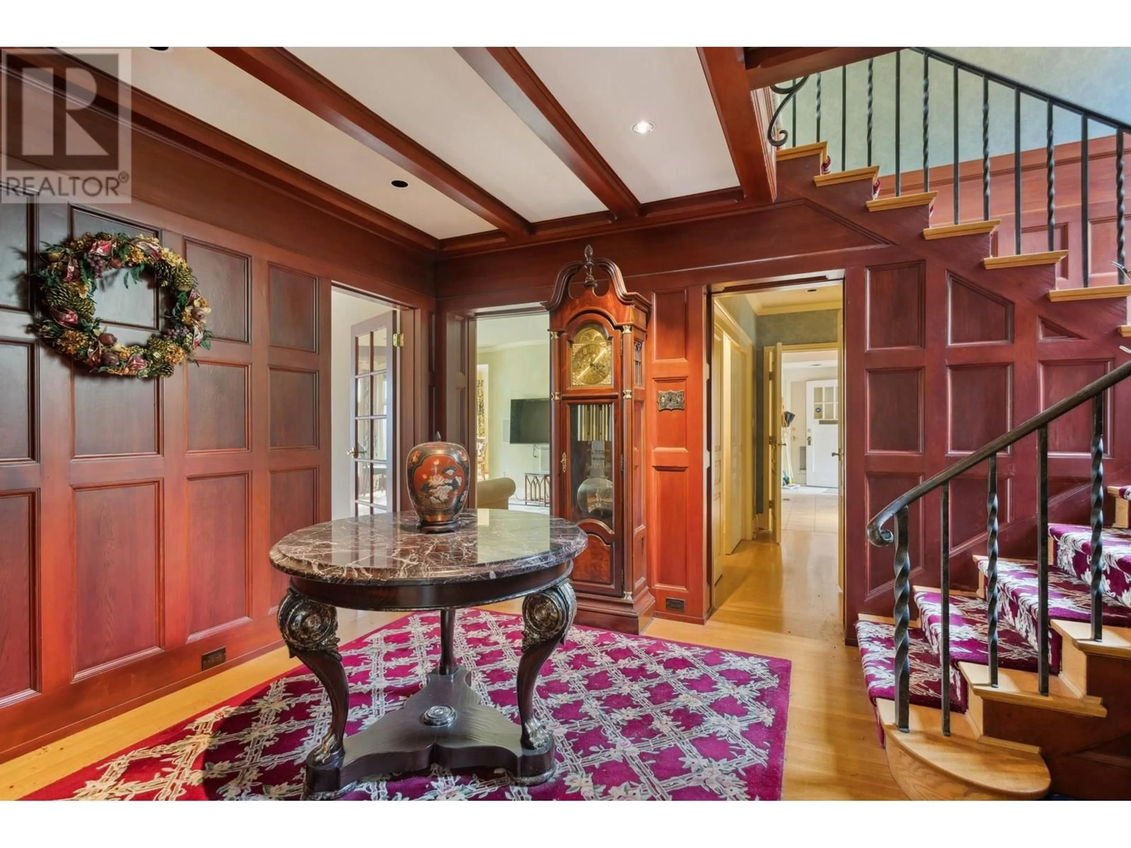 Indoor foyer for 2180 MARINE DRIVE, Vancouver British Columbia V6P6B5