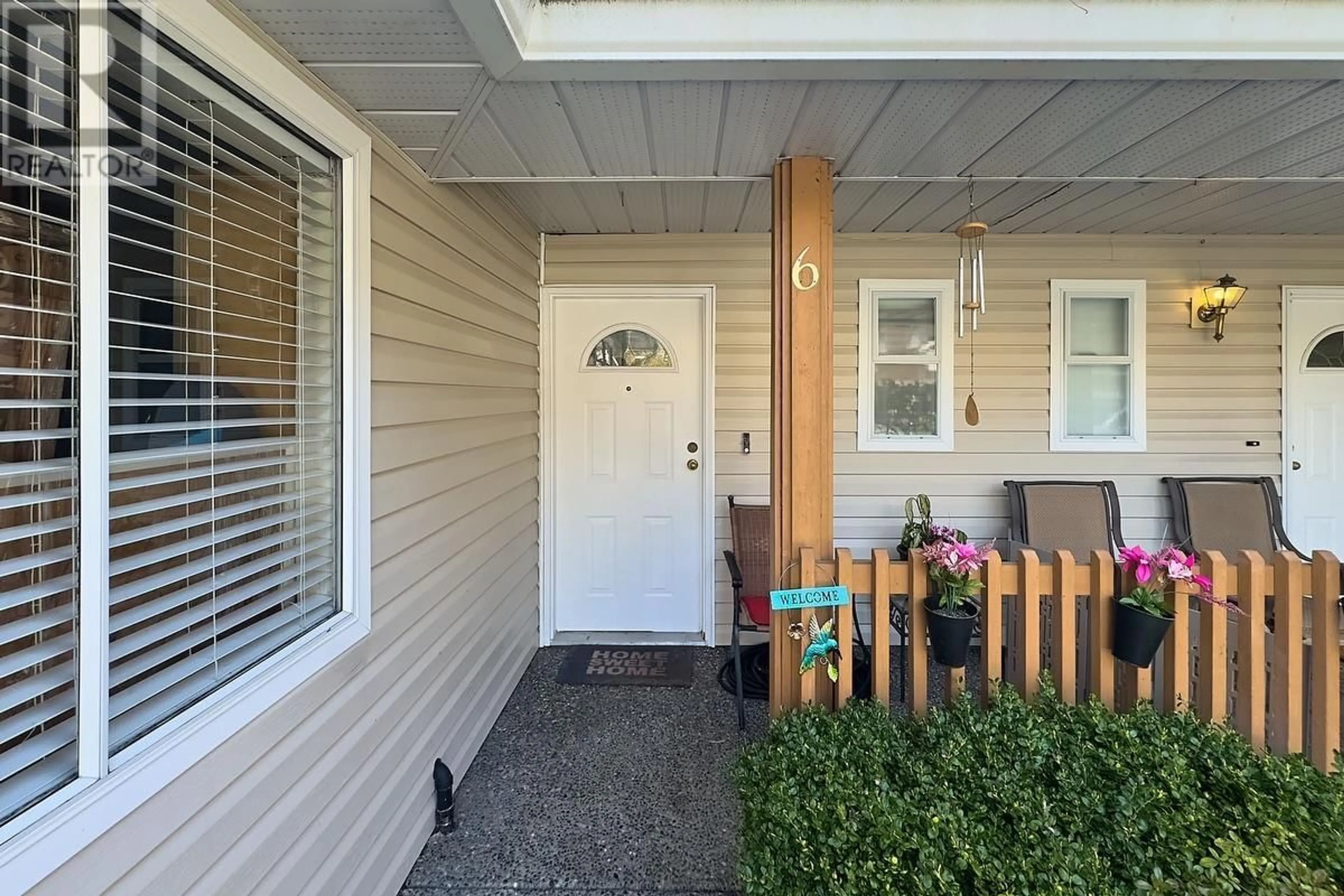 Indoor entryway for 6 - 20699 120B AVENUE, Maple Ridge British Columbia V2X0A4