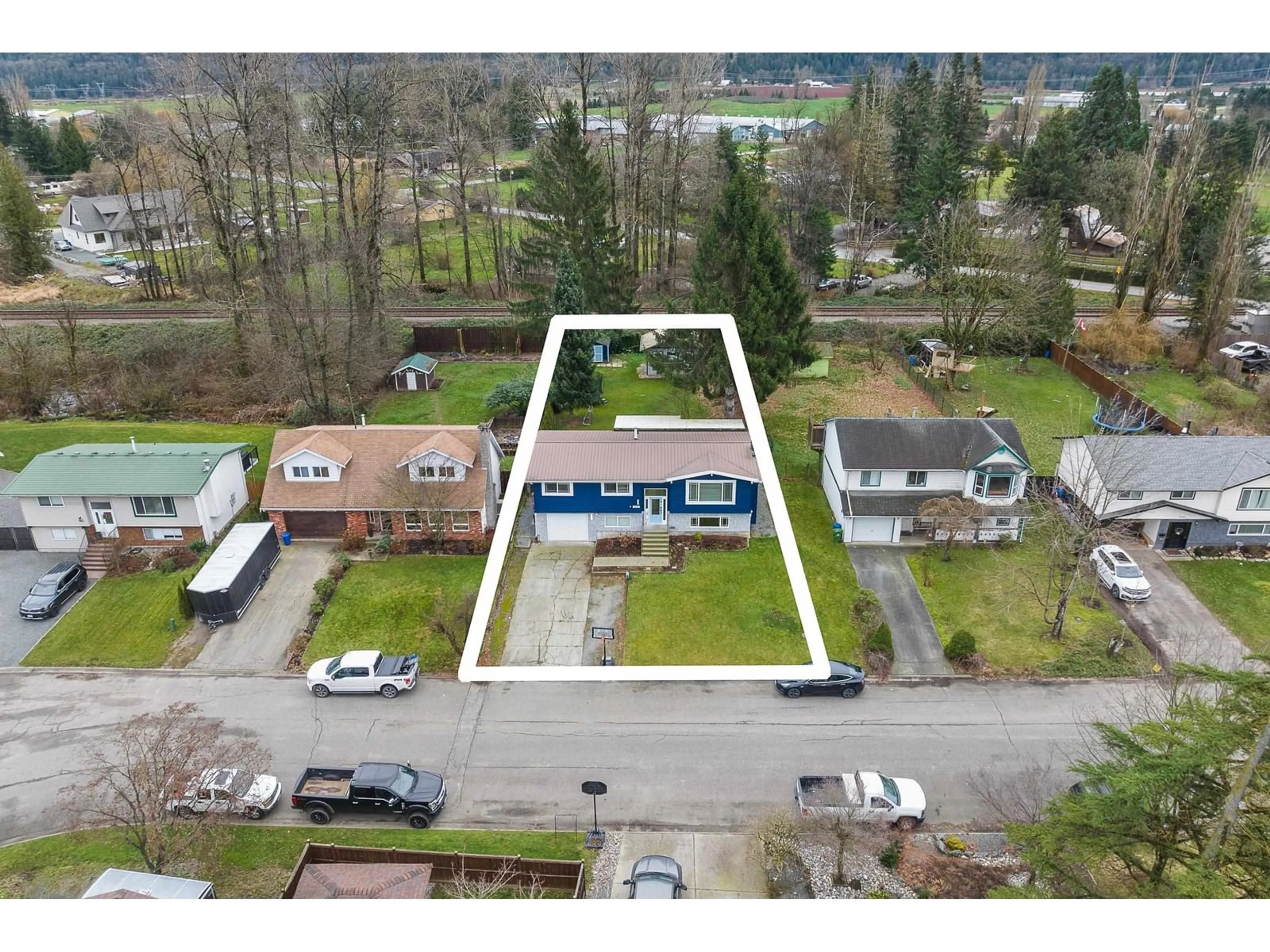 A pic from outside/outdoor area/front of a property/back of a property/a pic from drone, street for 9650 ABERDEEN CRESCENT, Rosedale British Columbia V0X1X0
