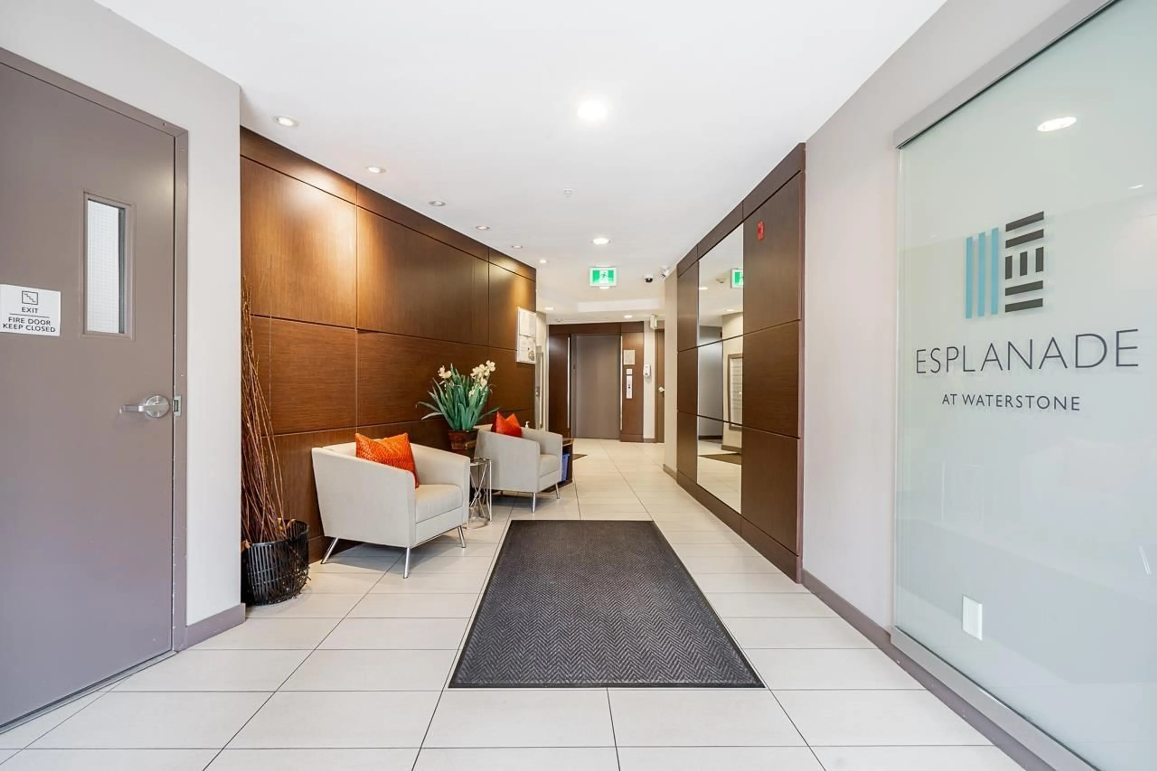 Indoor foyer for 206 - 6480 194, Surrey British Columbia V4N6J9