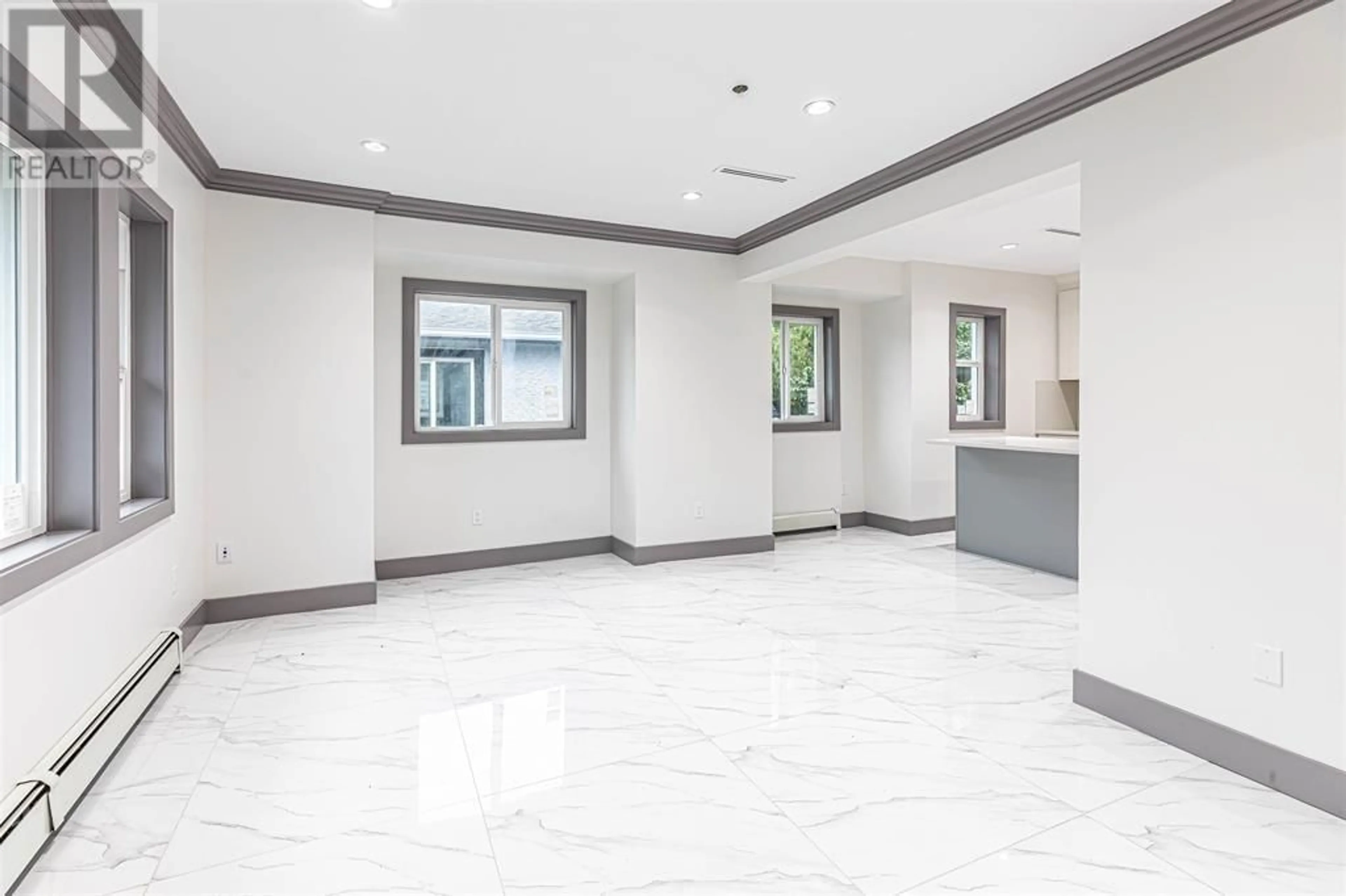 Unknown for 1008 24TH AVENUE, Vancouver British Columbia V5V2B1