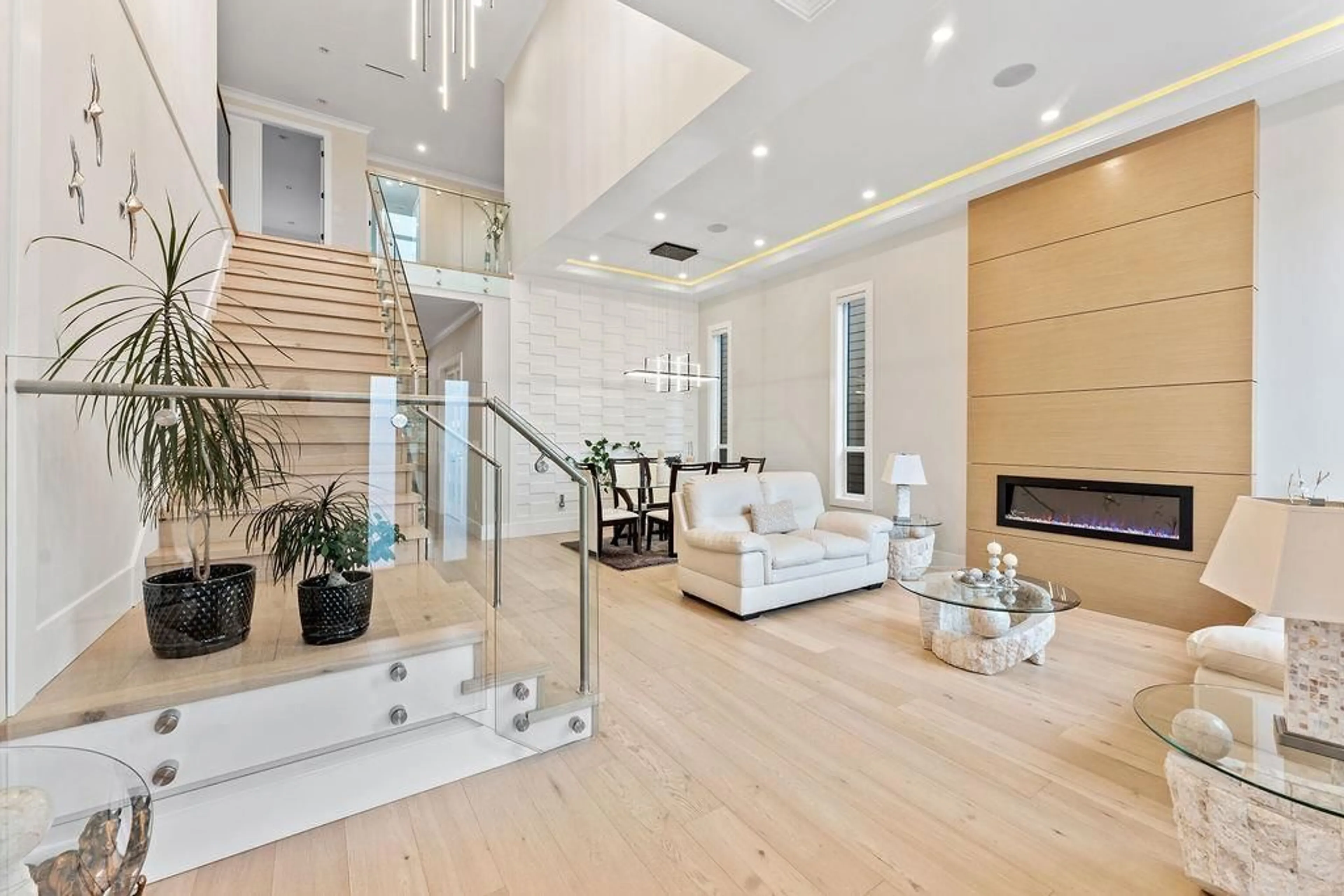 Indoor foyer for 20541 69, Langley British Columbia V2Y1R2