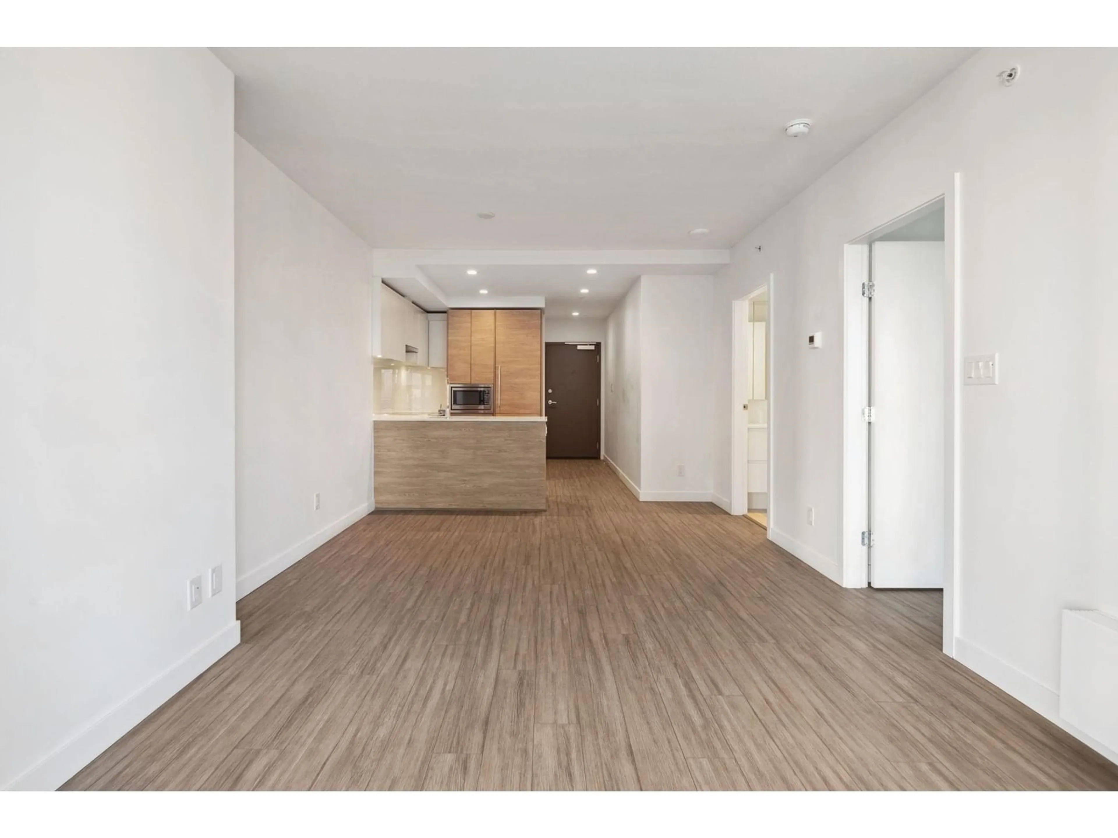 A pic of a room for 1505 - 13615 FRASER, Surrey British Columbia V3T0P7