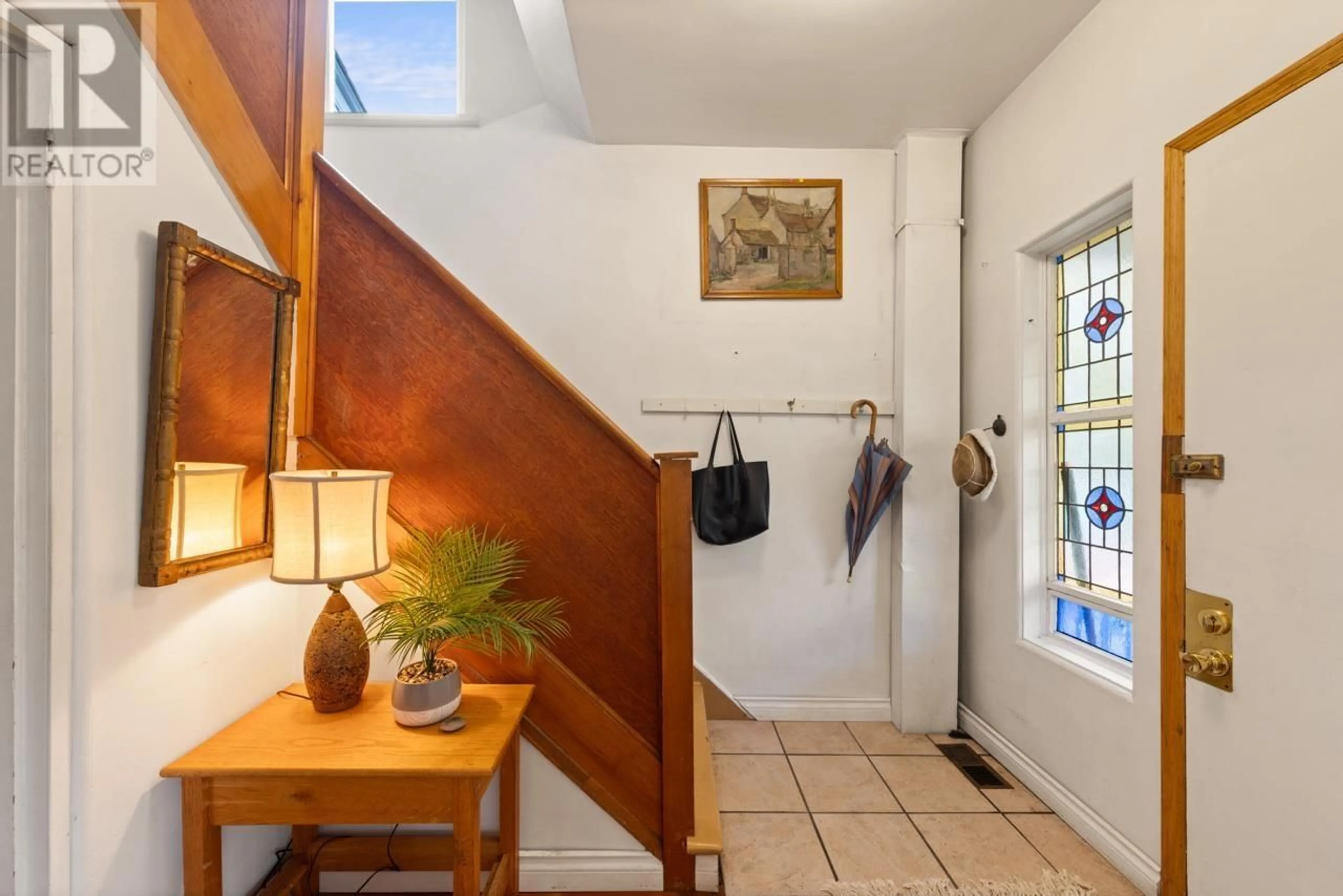 Indoor entryway for 520 SALSBURY DRIVE, Vancouver British Columbia V5L3Z7